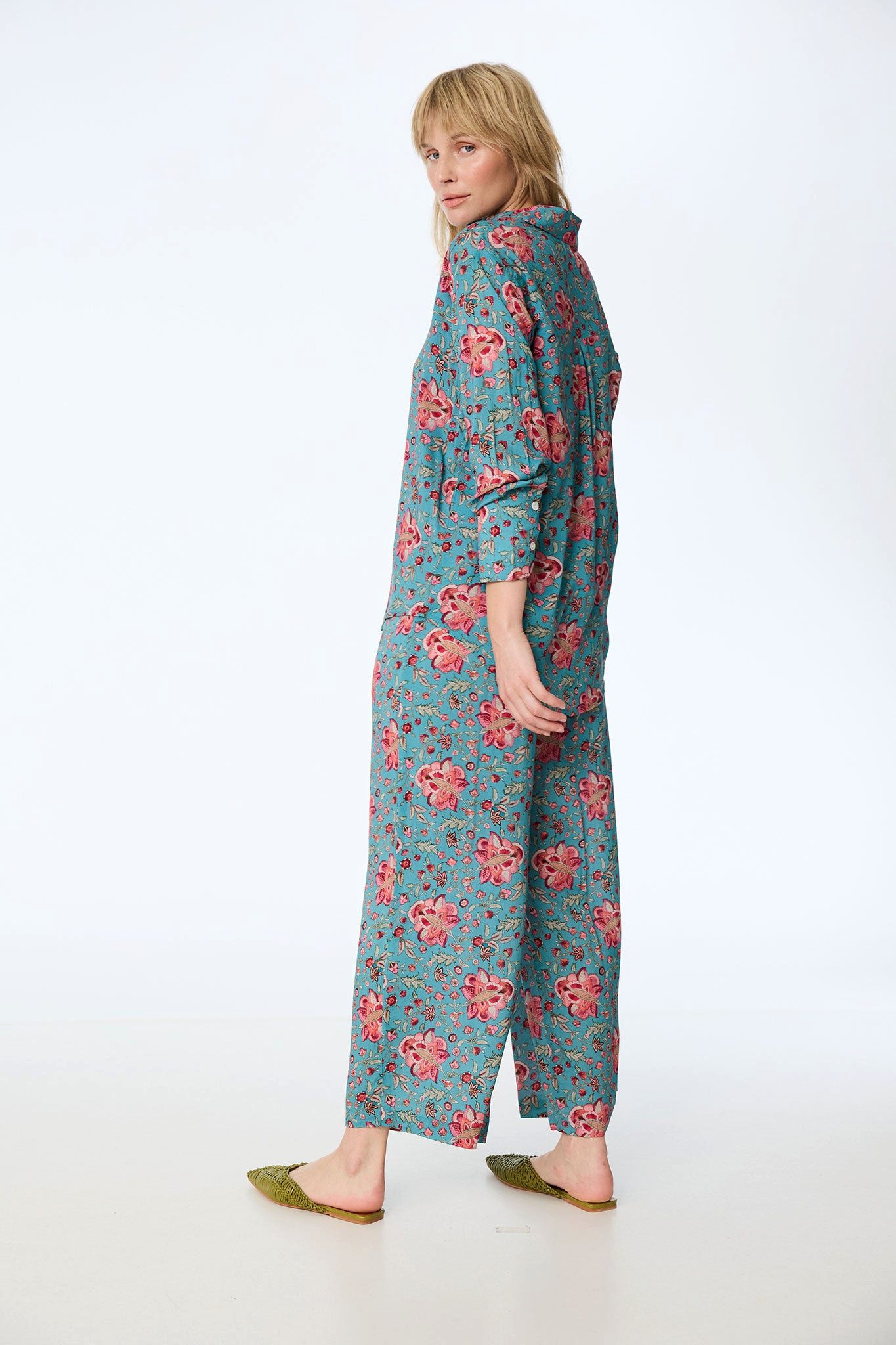 Himalaya Clothing Langarmbluse Bluse Damen aus hochwertiger Viskose mit kunstvollen Blütenmotiven Viskose Bluse atmungsaktiv & klimaregulierend