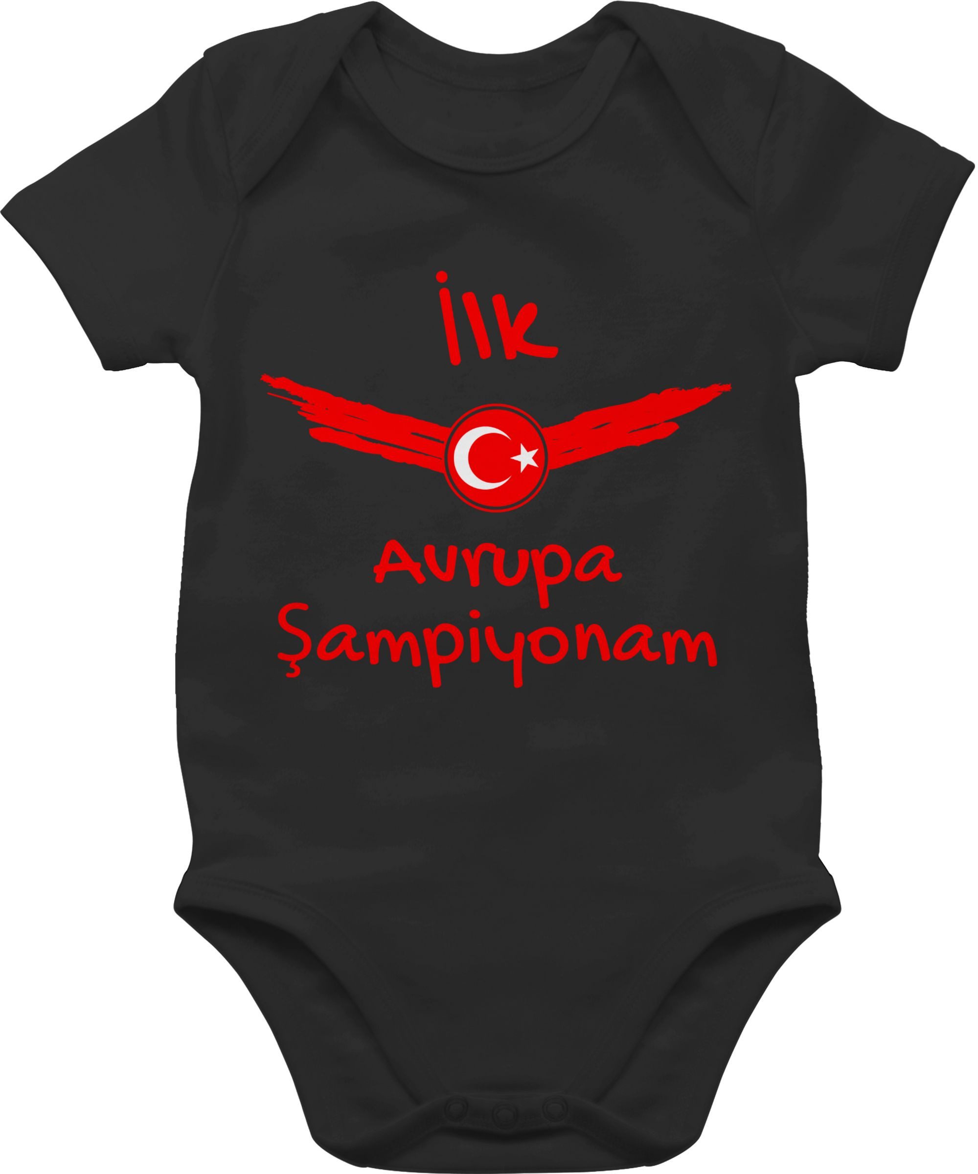 Shirtracer Shirtbody Meine erste EM Türkei, İlk EURO m Türkiye 2026 Fussball WM Fanartikel Baby