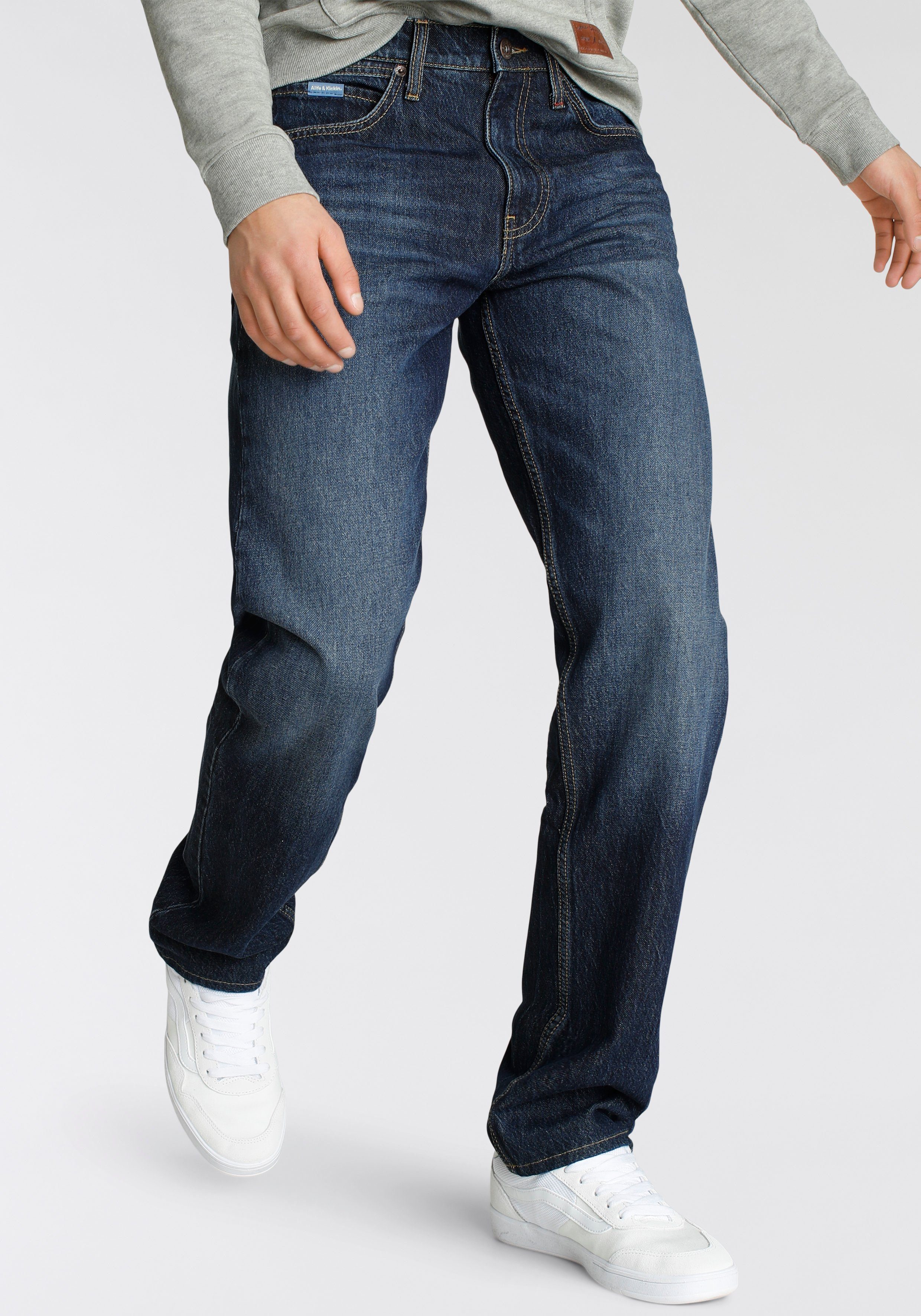& Alife Loose-fit-Jeans dark durch wassersparende Kickin Ozon Wash Produktion blue Ökologische, AlecAK