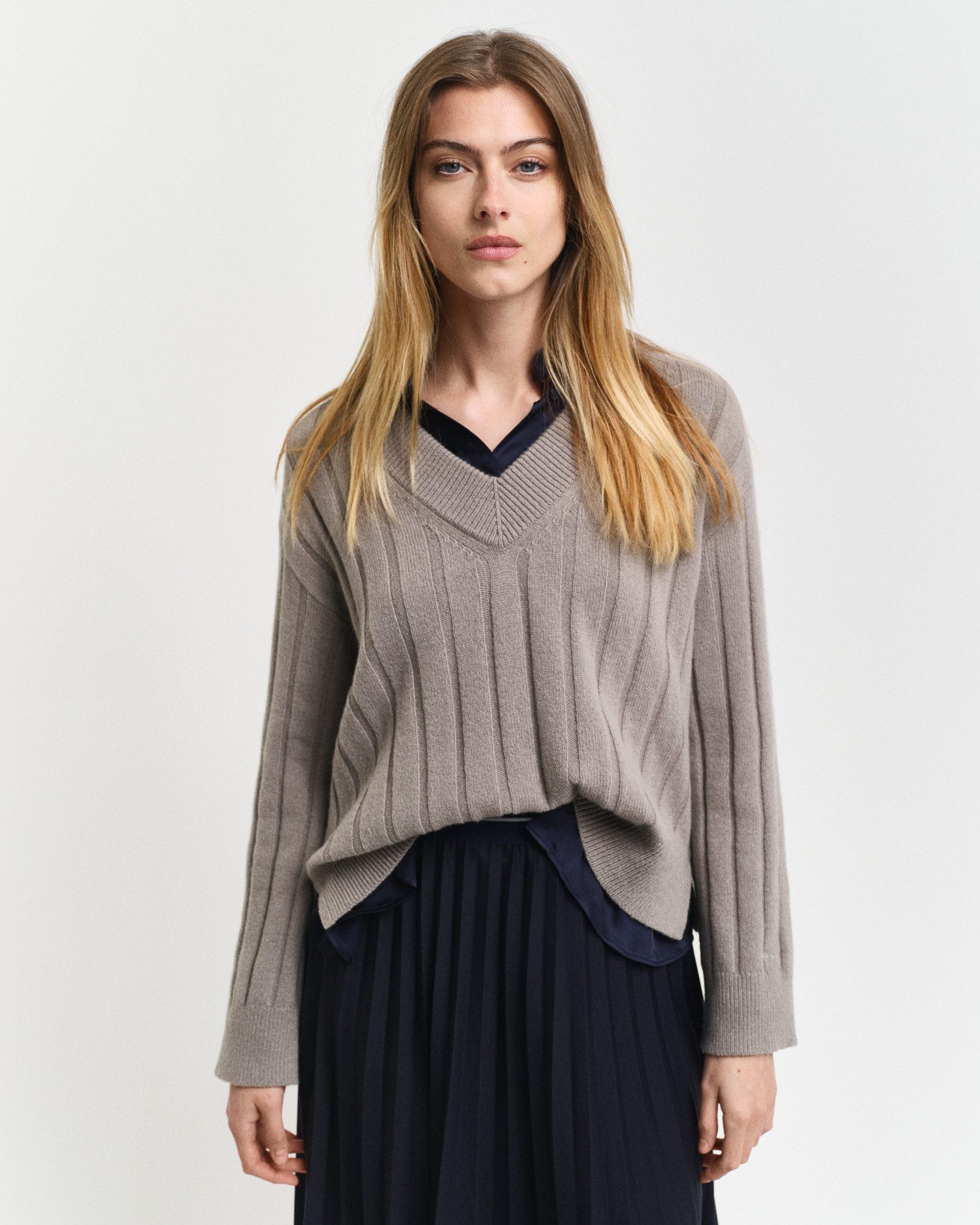 V-Ausschnitt-Pullover WIDE RIBBED WOOL V-NECK