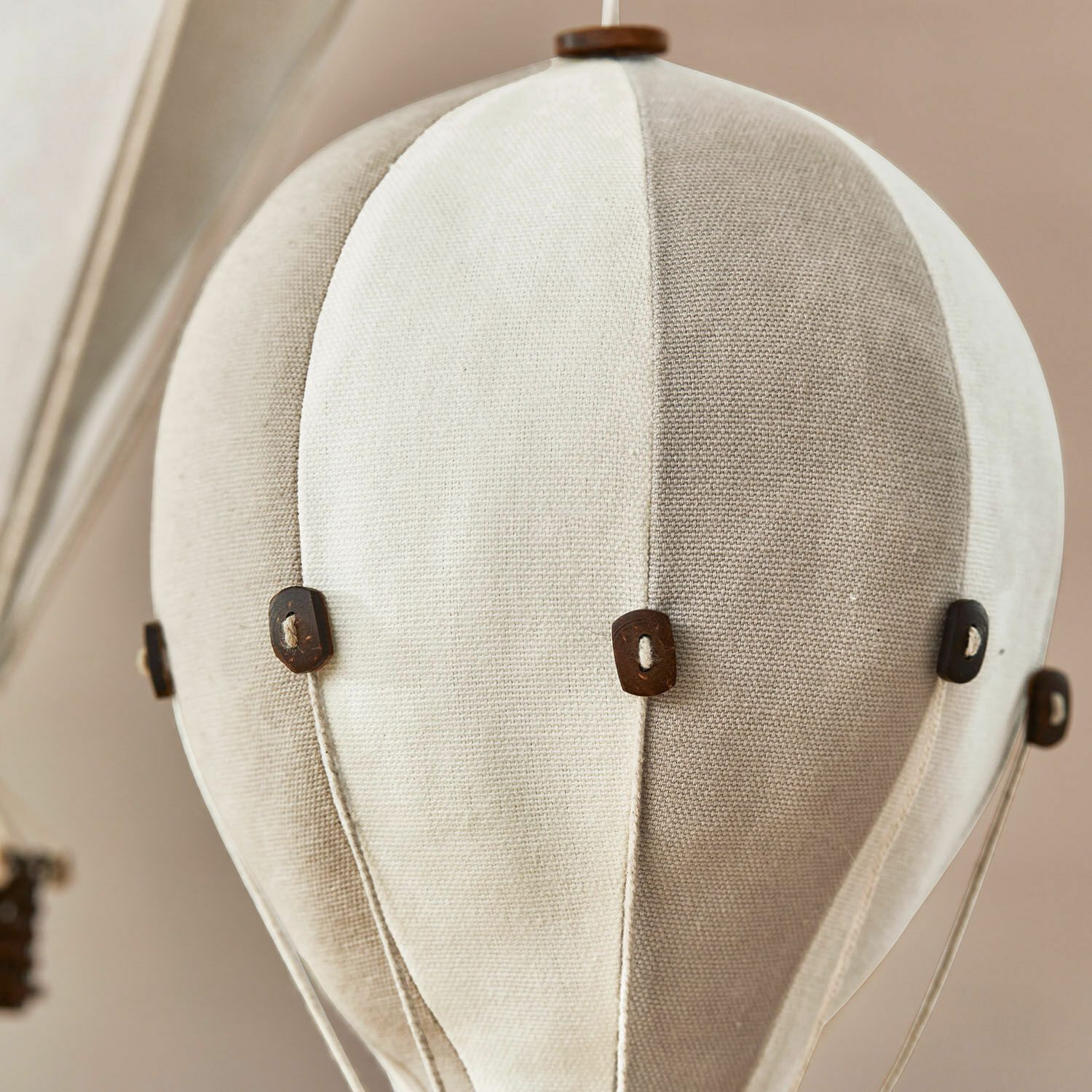 Mirabeau Wanddekoobjekt Deko-Heißluftballon 2er Set Merrybean creme/grau – Bild 5 von 5
