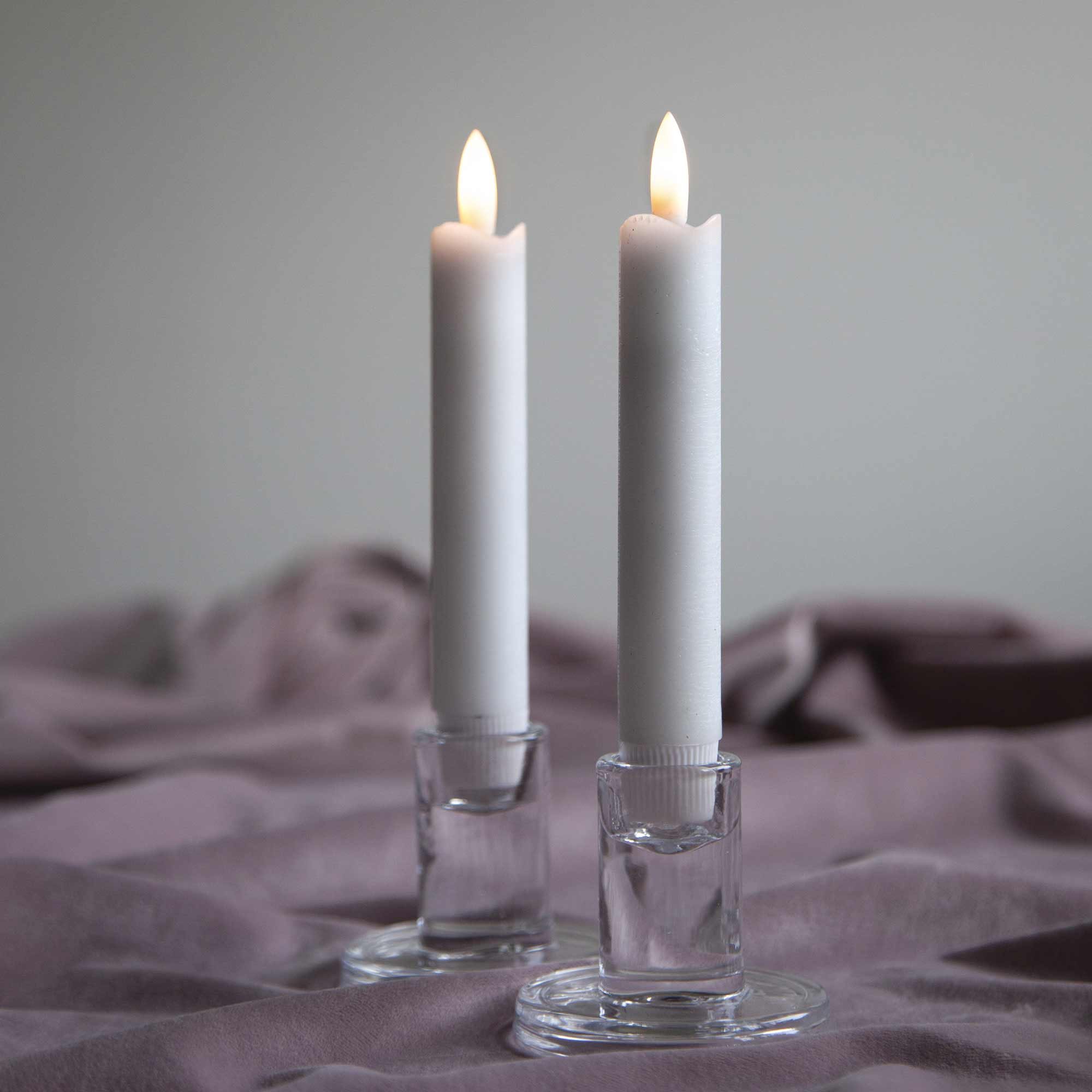 STAR TRADING LED-Kerze Flamme (Set, 2-tlg), 2 LED Stabkerzen weiß 15cm Echtwachs 6/18h Timer 200h