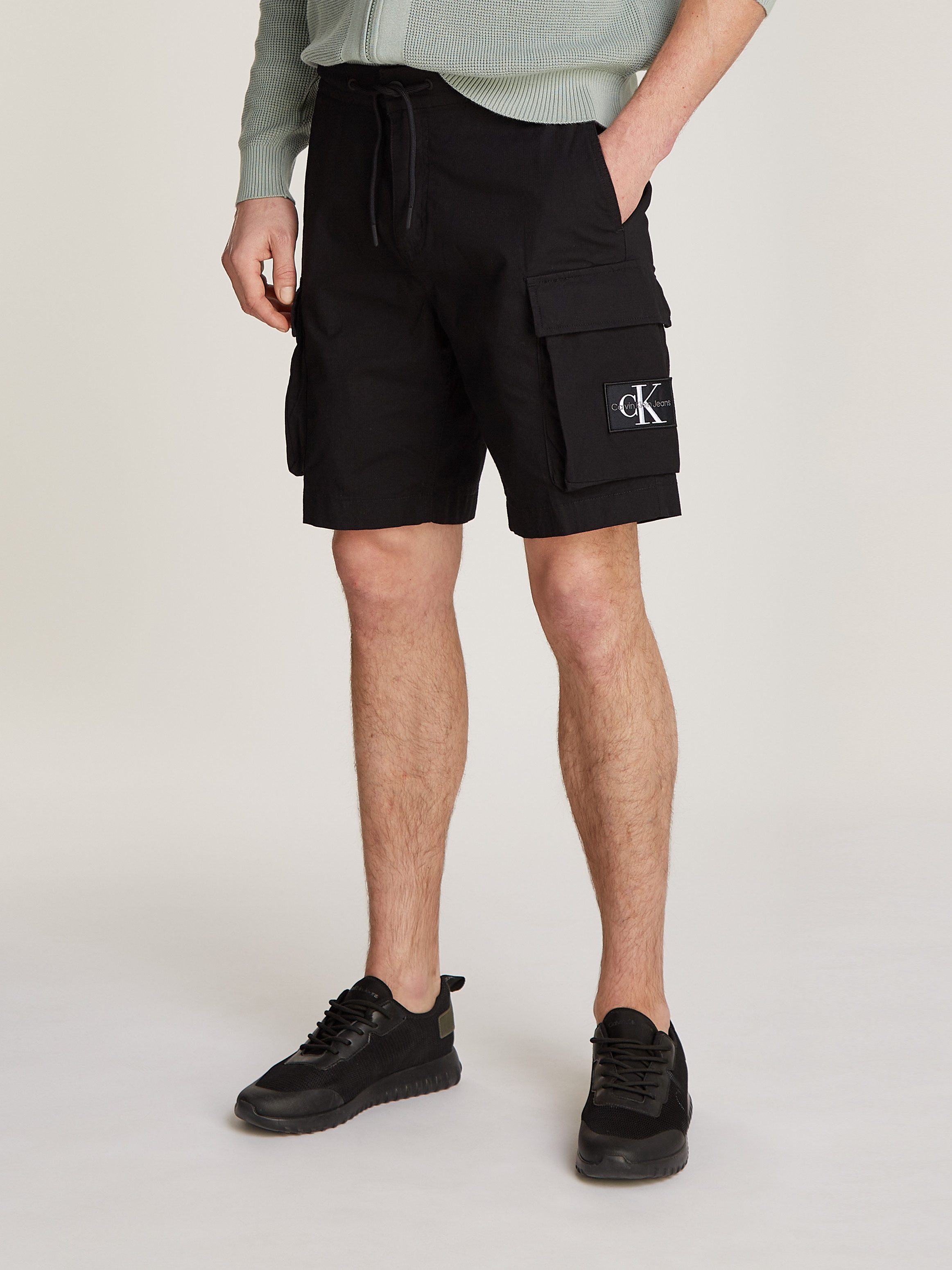 Calvin Klein Jeans Cargoshorts CARGO SHORT mit Logopatch