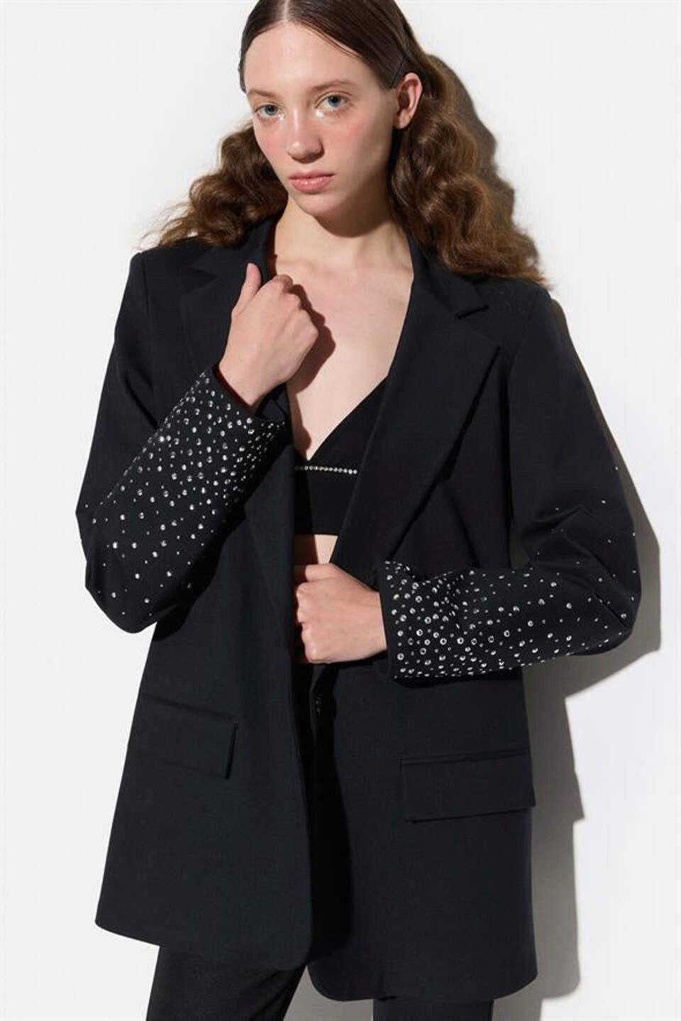 No Matter What Windbreaker Schwarzer Blazer mit verzierten Ärmeln