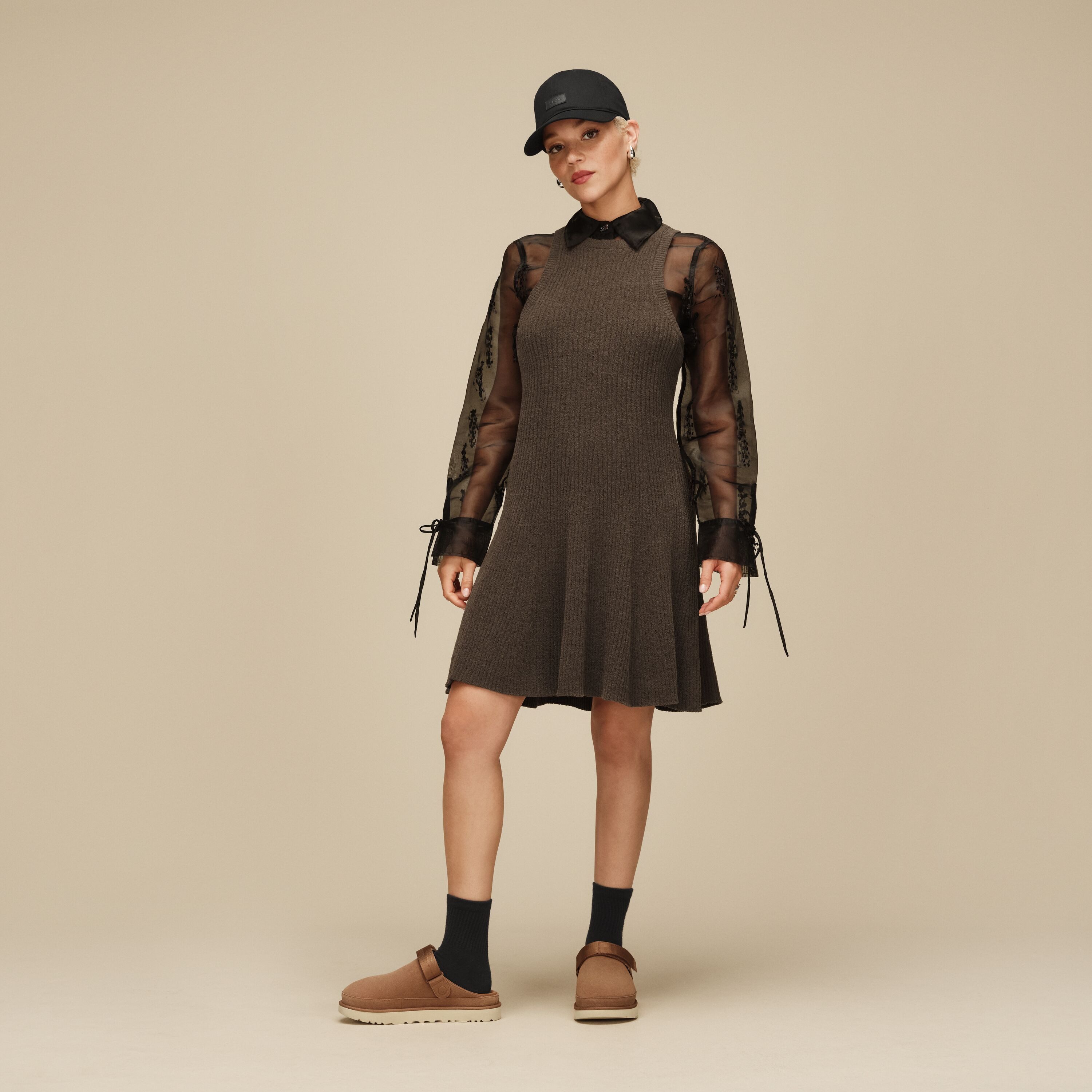 UGG Unisex W GOLDENSTAR CLOG Clog Homeslippers, Plateauschuh, Mule mit schw günstig online kaufen