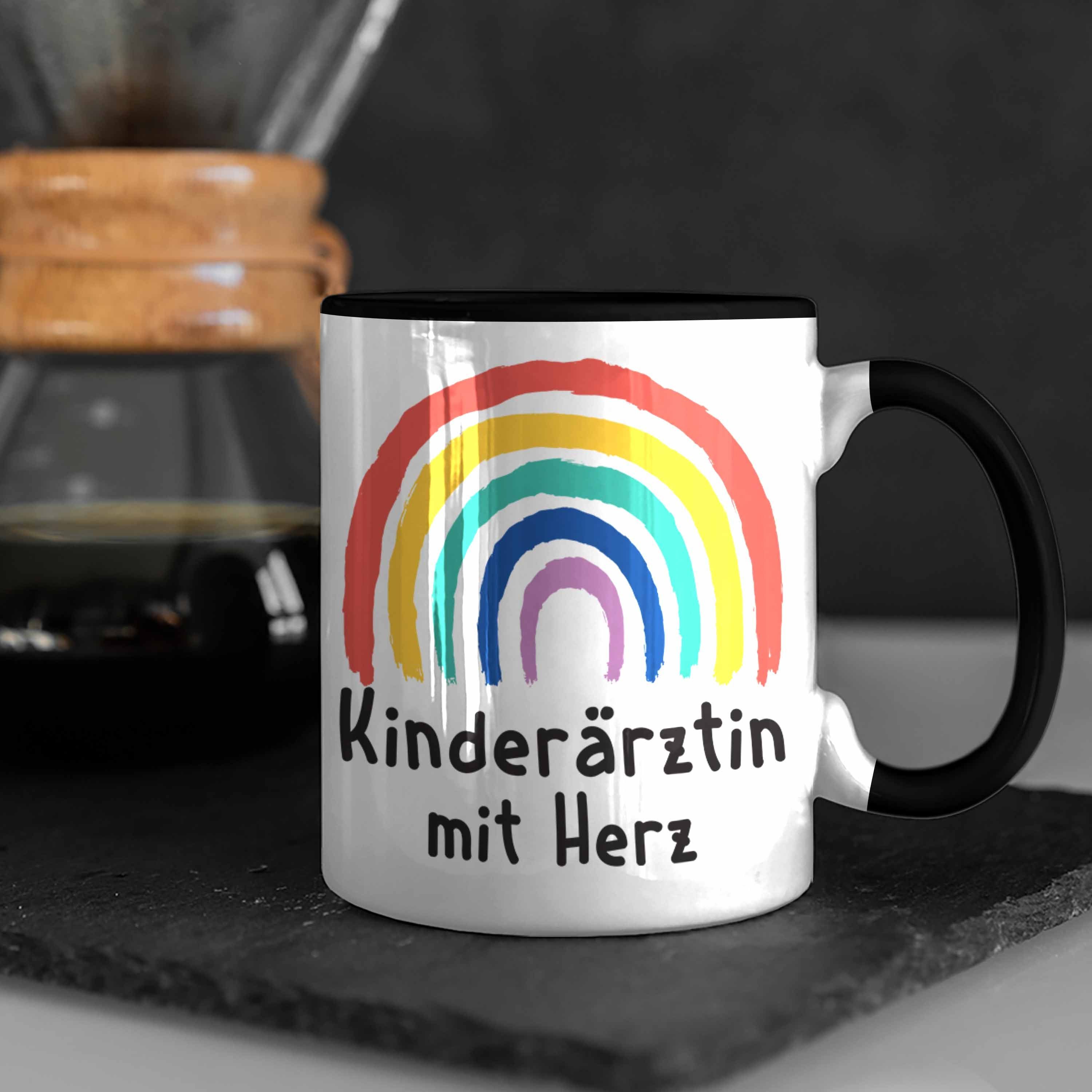 Trendation Tasse Trendation - Kinderärztin mit Tasse Kaffeetasse mit Schwarz Kinderärztin Geschenke Spruch Dankeschön Herz Geschenk