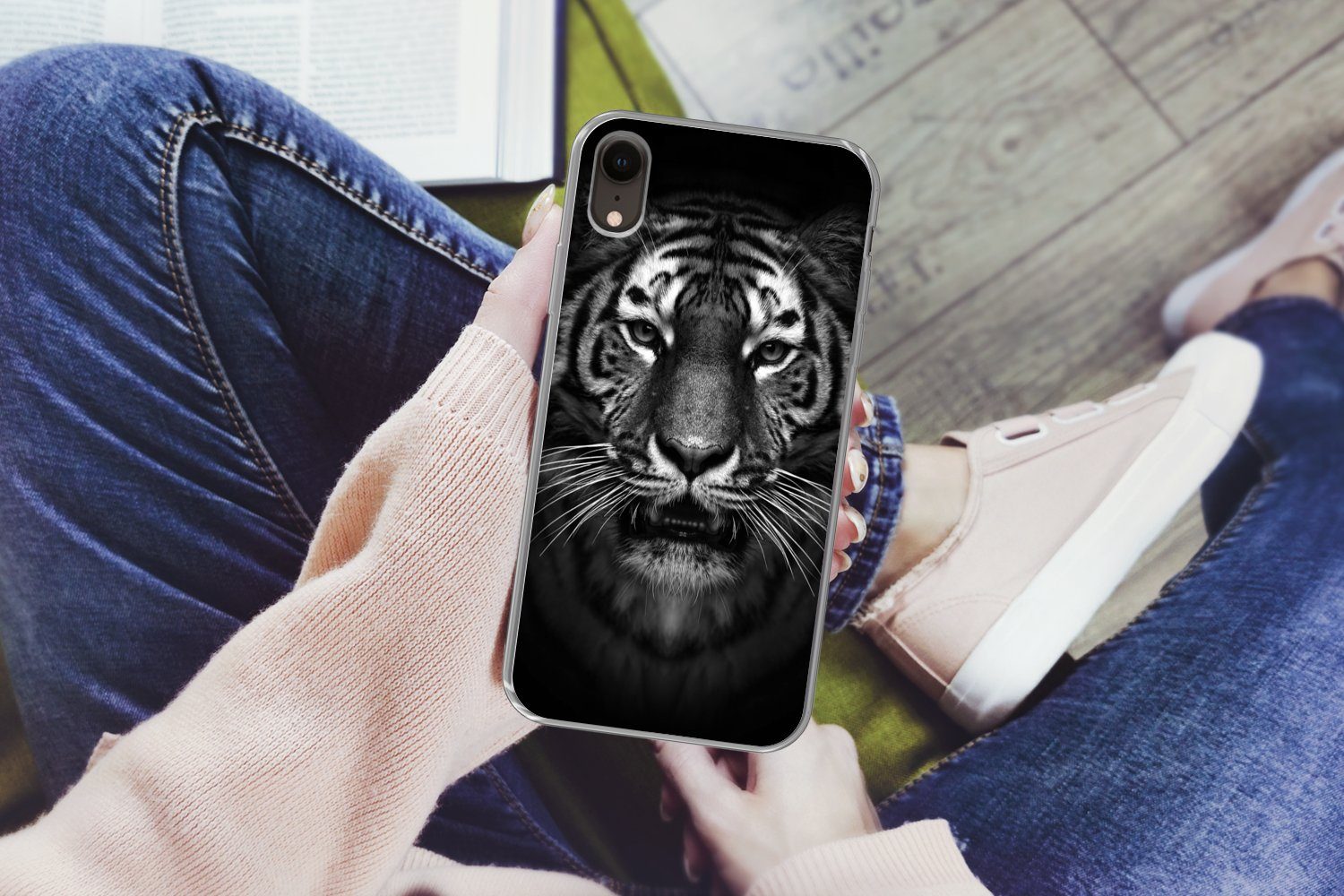 MuchoWow Handyhülle für Apple iPhone XR Tiger - Tiere - Schwarz - Weiß - Porträt - Wild, Smartphone-Bumper, Print, Handy Schutzhülle Dünn