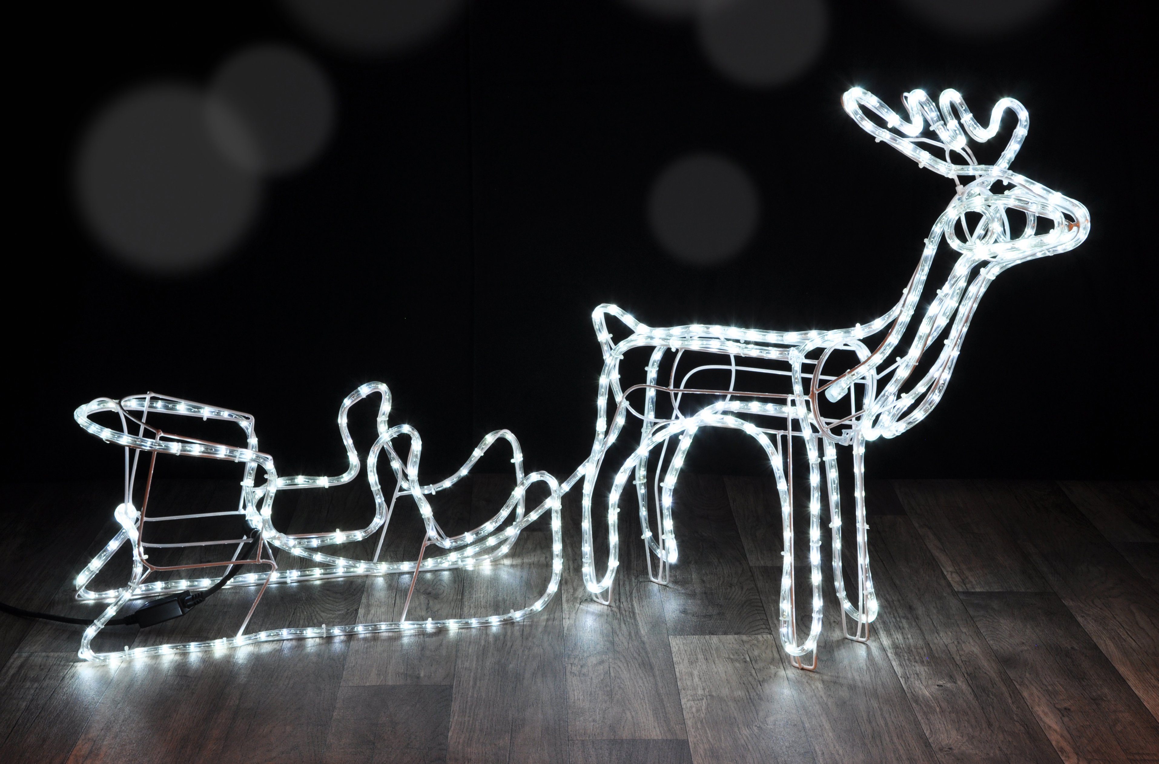 Haushalt International Weihnachtsfigur Rentier für mit St), LED 145cm Schlitten 288 Außen eisweiss, (1