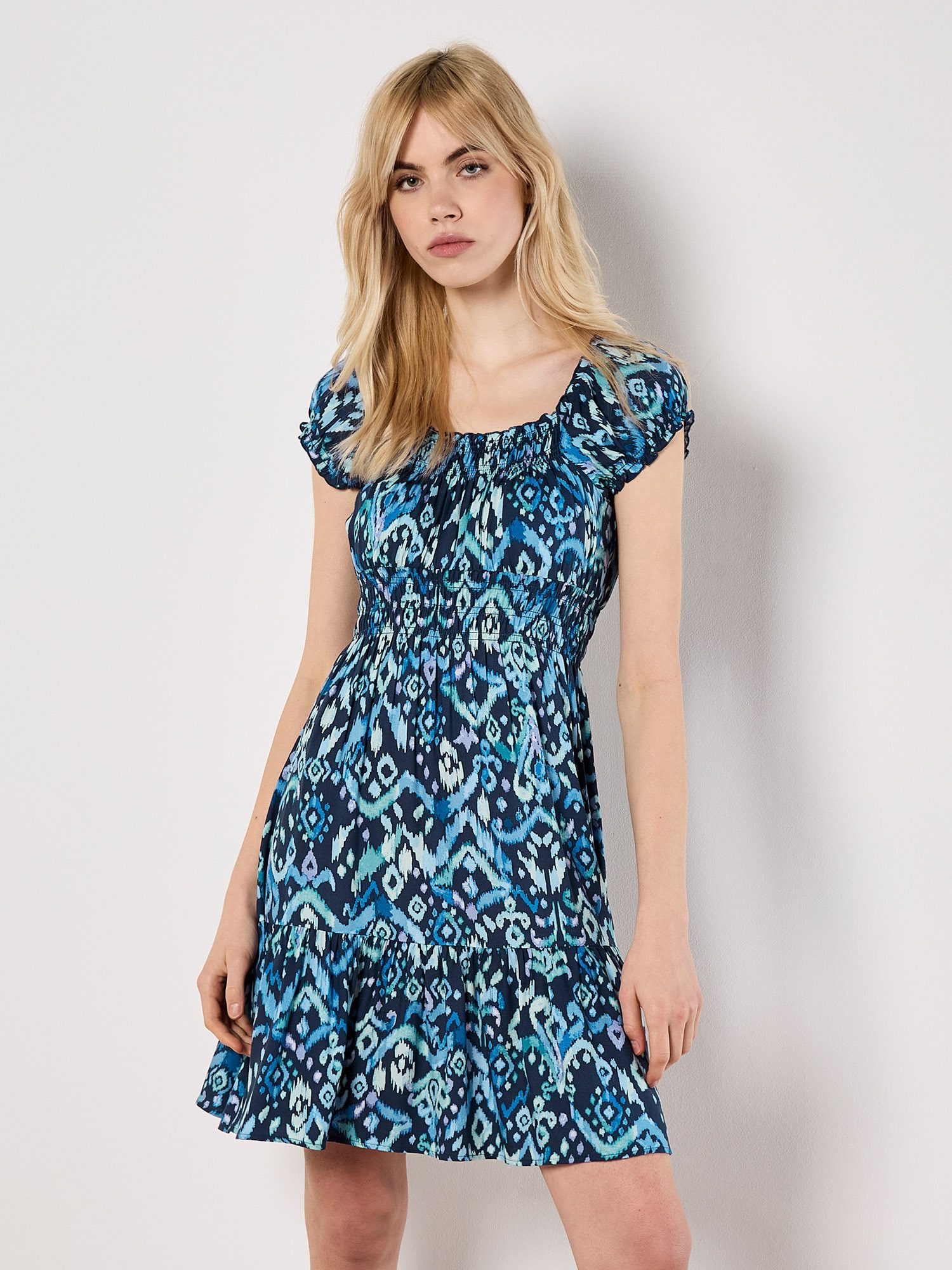 Apricot Druckkleid Smokkleid (1-tlg) mit Ikatmuster
