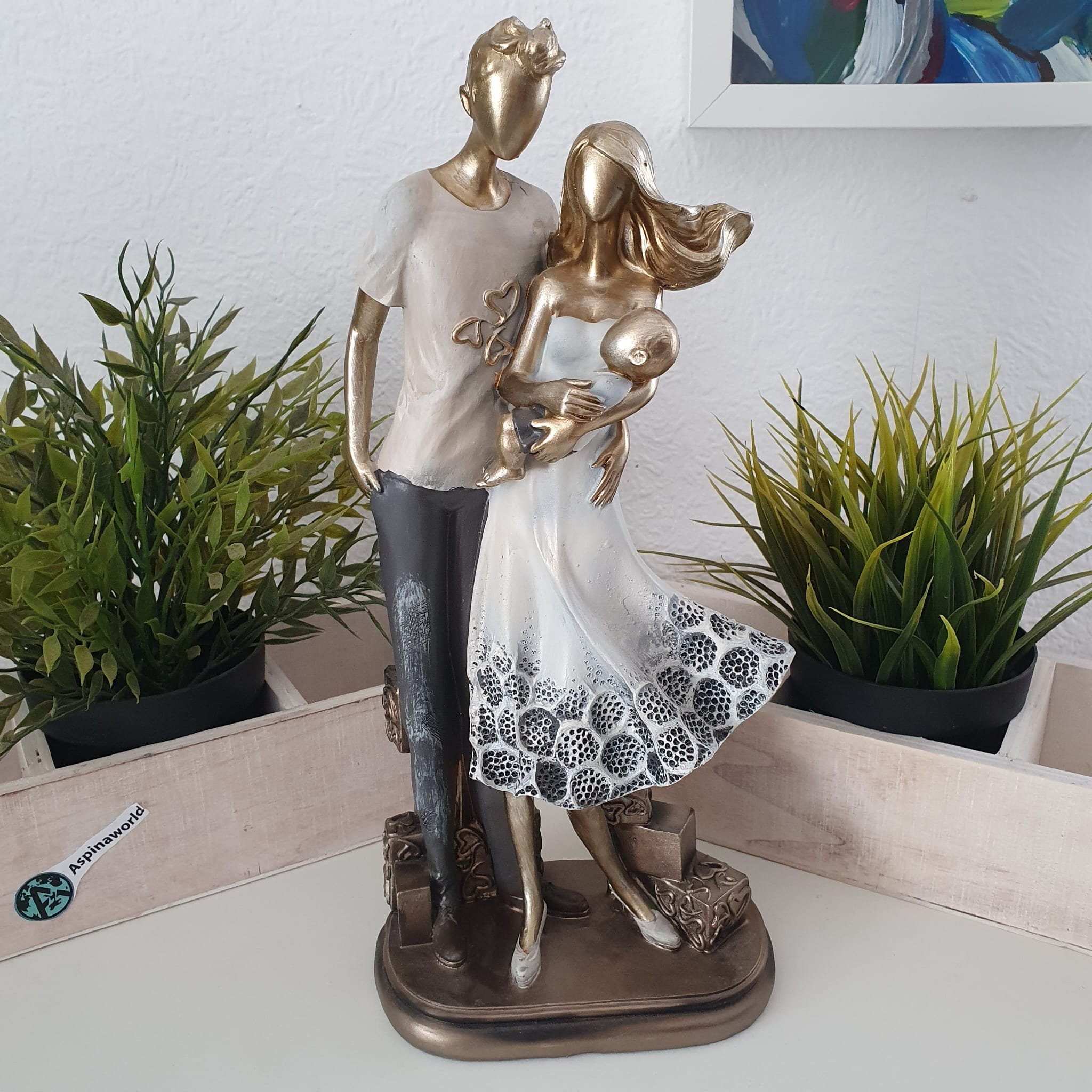 Aspinaworld Dekofigur Glückliche Paar Figur mit Baby 33 cm