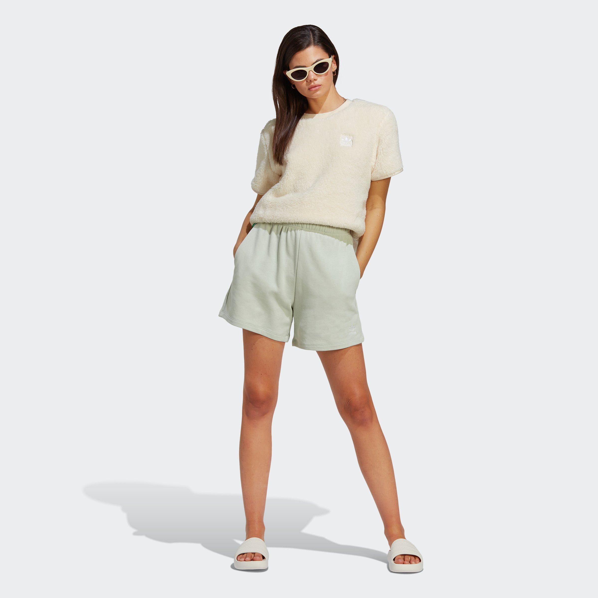 MADE adidas WITH HEMP ESSENTIALS+ Linen Shorts Green (1-tlg) Originals