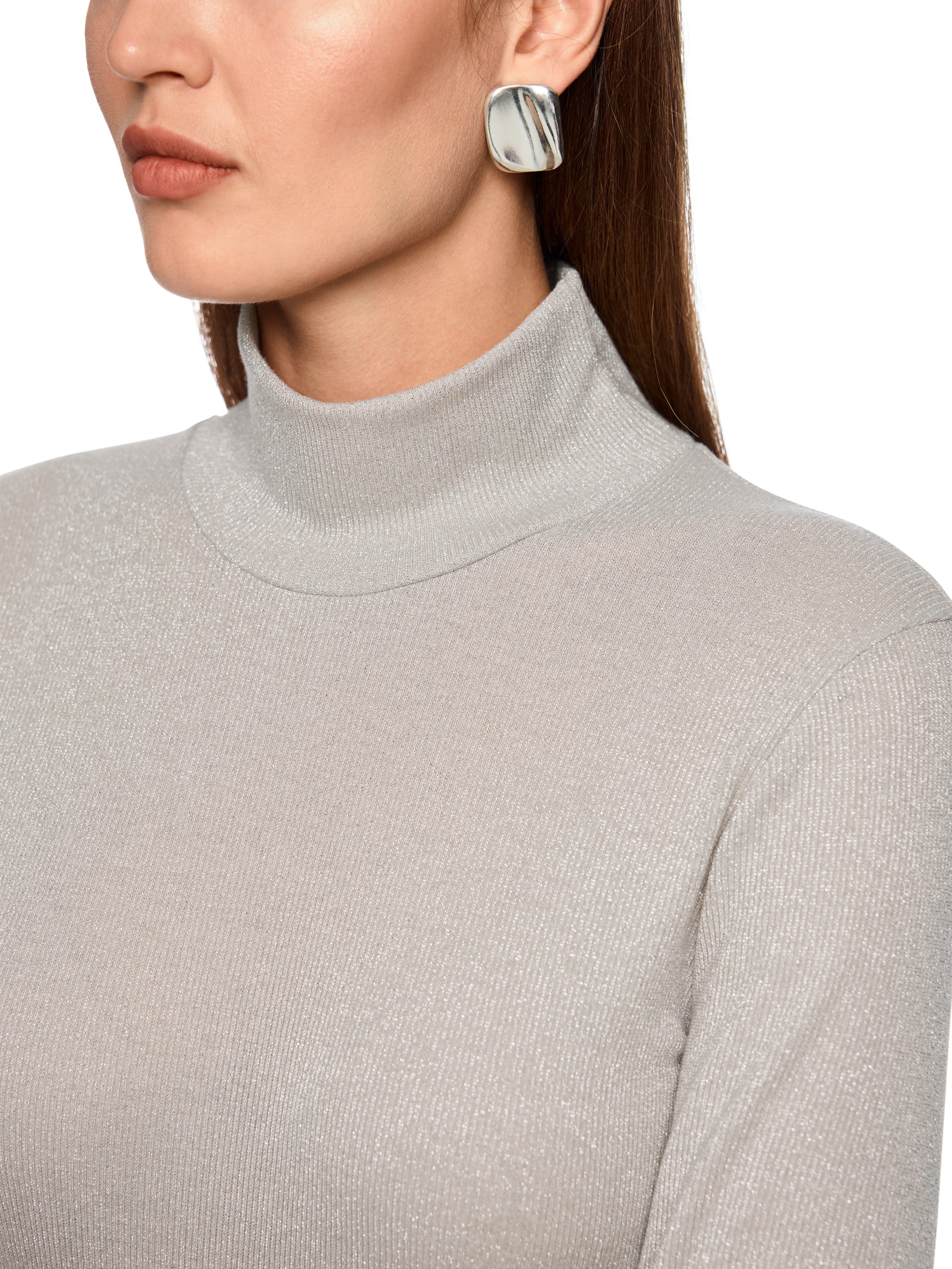 Marc Cain Longsleeve City Tours Premium Damenmode mit schimmerndem Lurexgarn, schmal geschnitten, Stehkragen – Bild 4 von 5