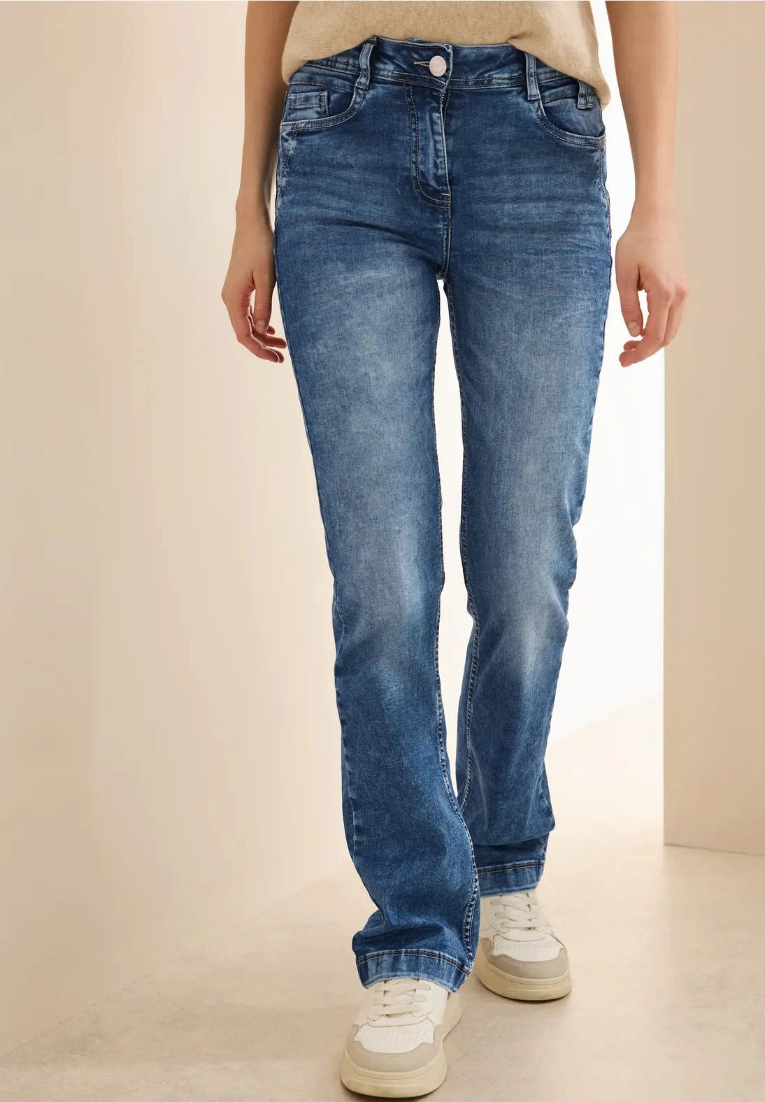 CECIL Damen Jeans Bootcut – High Waist Slim Fit Toronto Style | Schmeichelnde Figurform | Aus Elastischem Denim