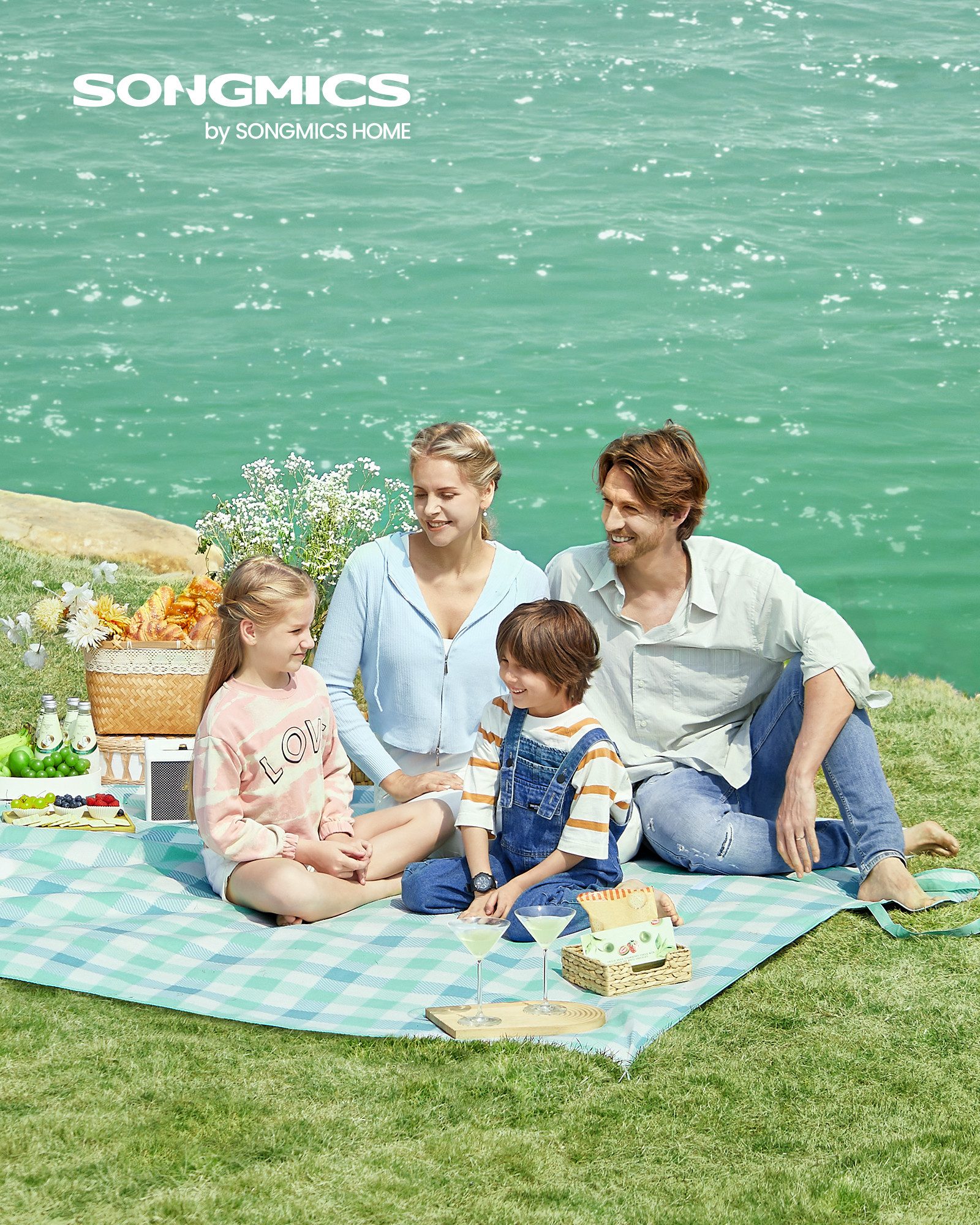 Picknickdecke 200 x 200 cm, mit 4 Erdankern, Campingdecke, für Park, Garten, Strand, SONGMICS, groß, wasserdicht, maschinenwaschbar, faltbar, grün-weiß