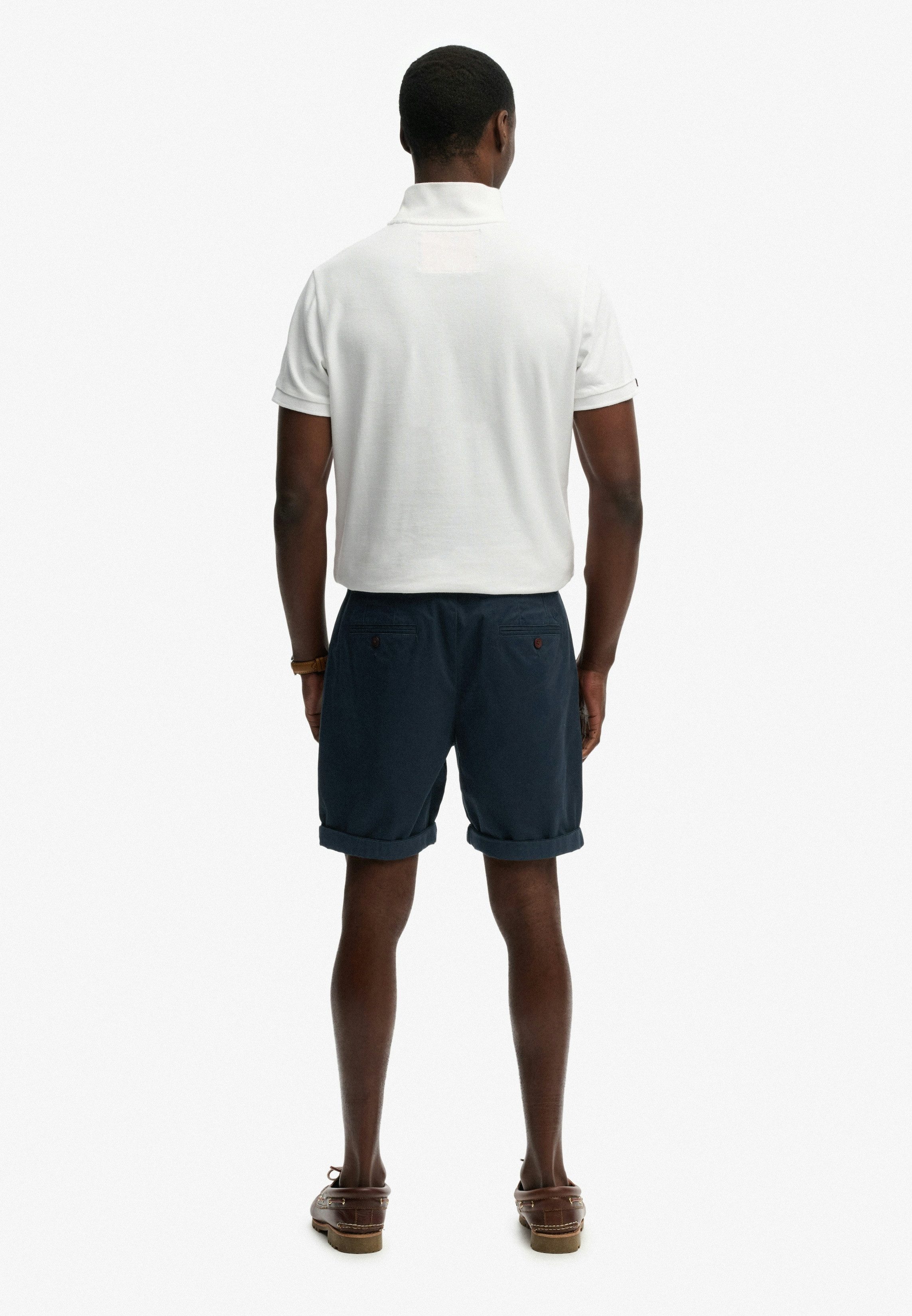 Superdry Chinoshorts PREMIUM REGULAR CHINO SHORT aus Baumwollmischung mit Elasthan, Relaxed Fit, unifarben, knielang – Bild 5 von 5