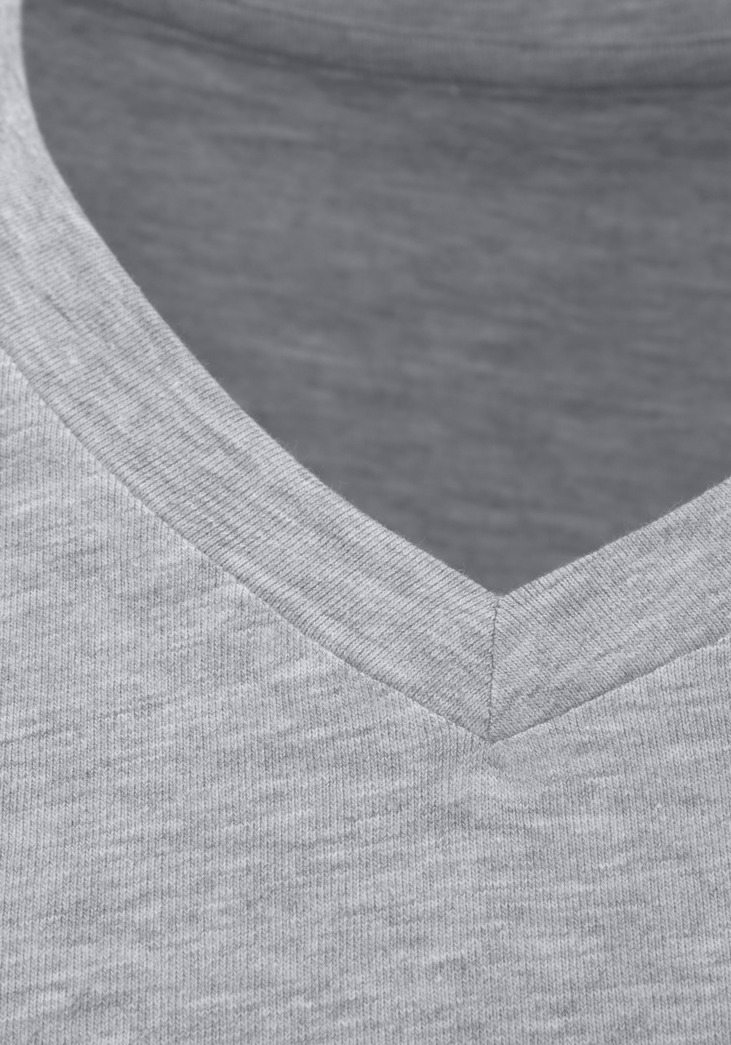 Bruno Banani T-Shirt (3-tlg., 3er-Pack) mit V-Ausschnitt, perfekte Passform, aus elastischer Baumwolle – Bild 4 von 5