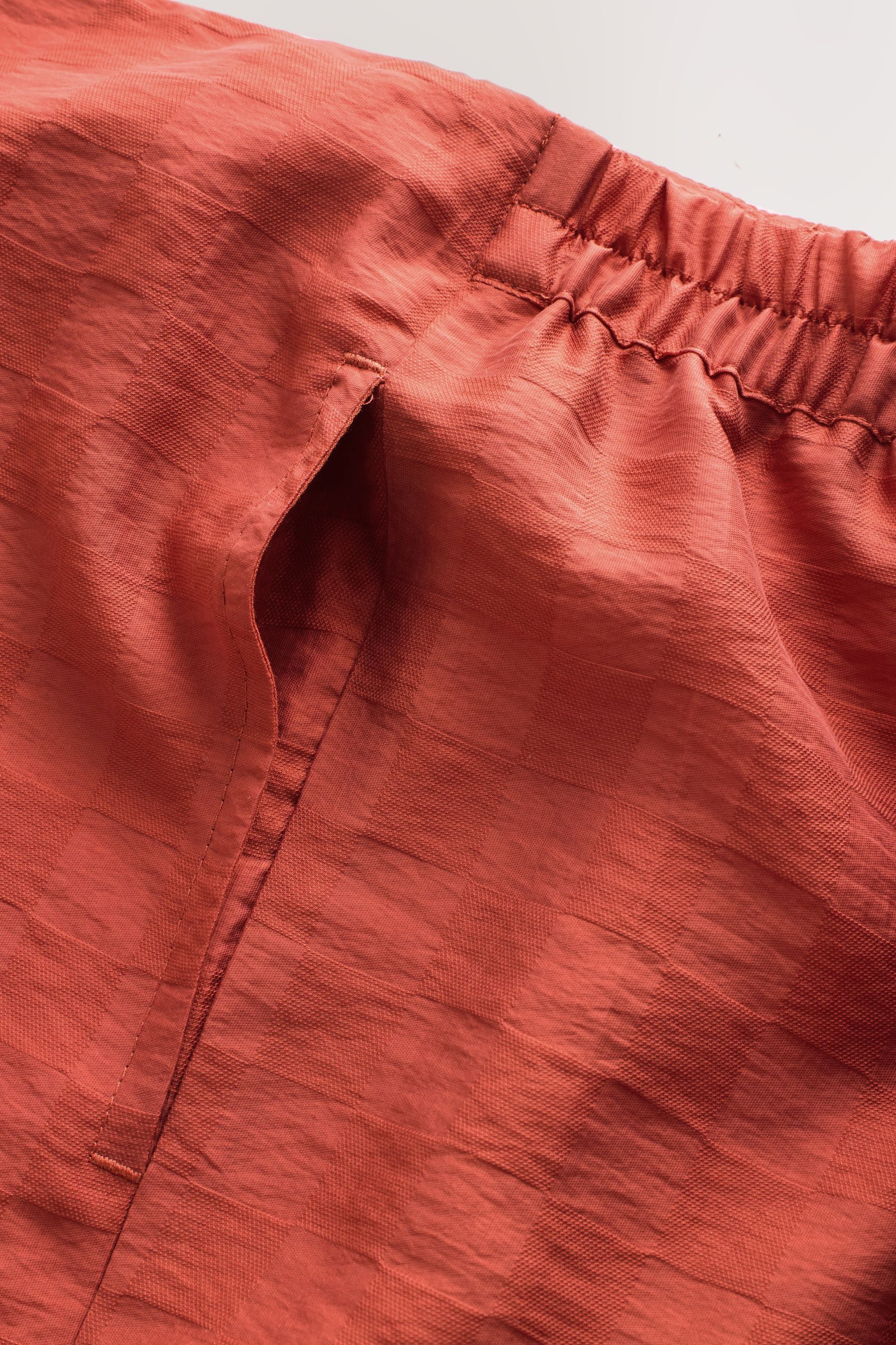 Next Stoffhose Jacquard-Hose mit weitem Bein + Schachbrettmuster (1-tlg)