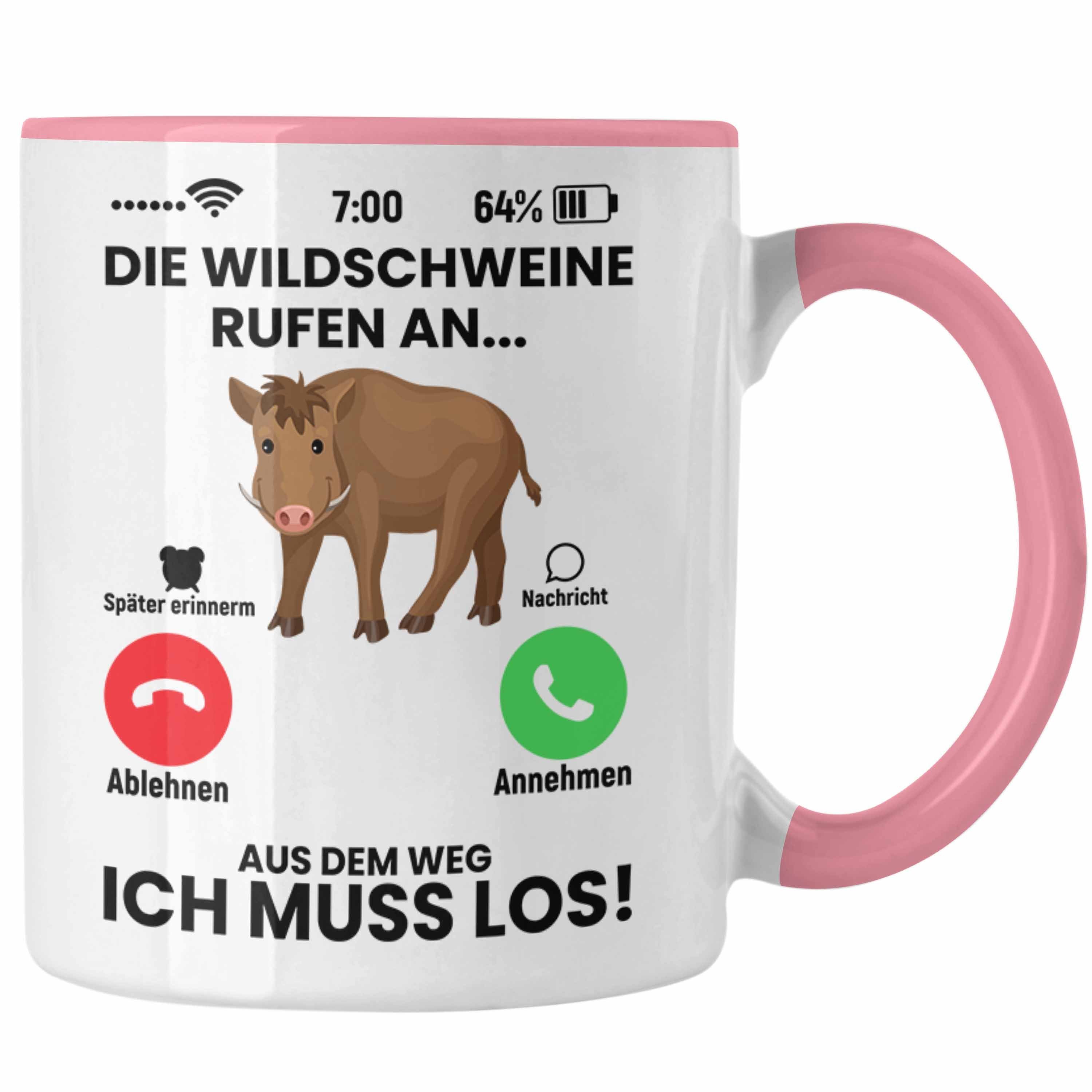 Trendation Tasse Trendation - Die Wildschweine Rufen An Tasse Geschenk für Jäger Lustiger Spruch als Geschenkidee zum Jagen Rosa