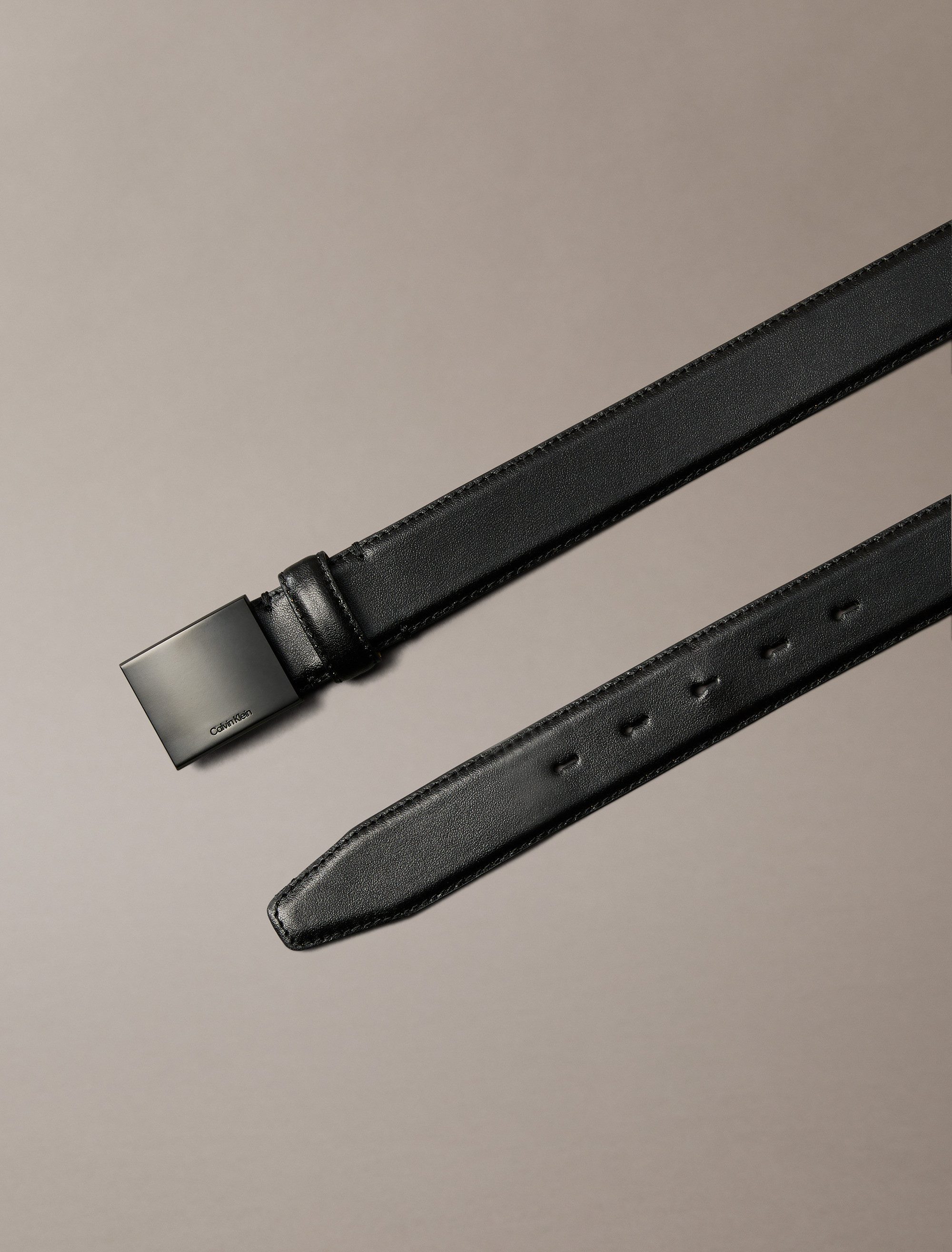 Calvin Klein Ledergürtel TITLECASE PLAQUE BUCKLE 32MM Größenverstellbar