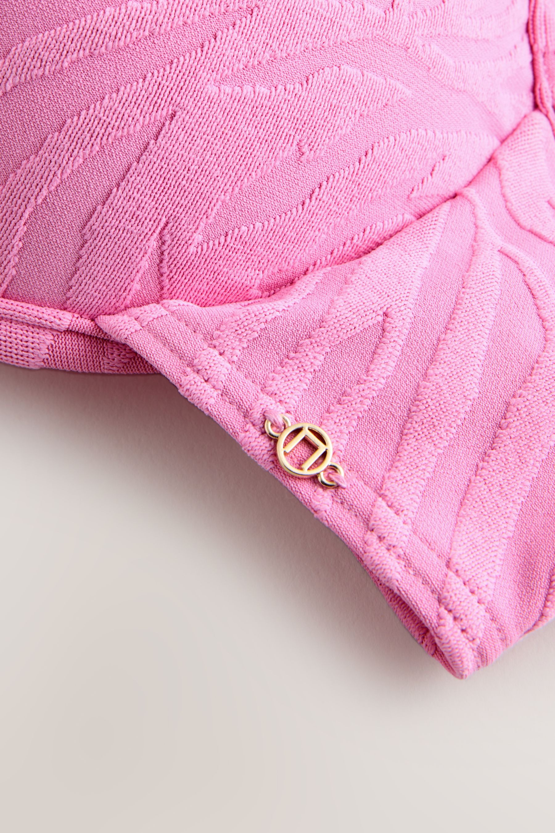 Next Triangel-Bikini-Top Bikini-Oberteil mit tiefem Ausschnitt, DD+ (1-St)