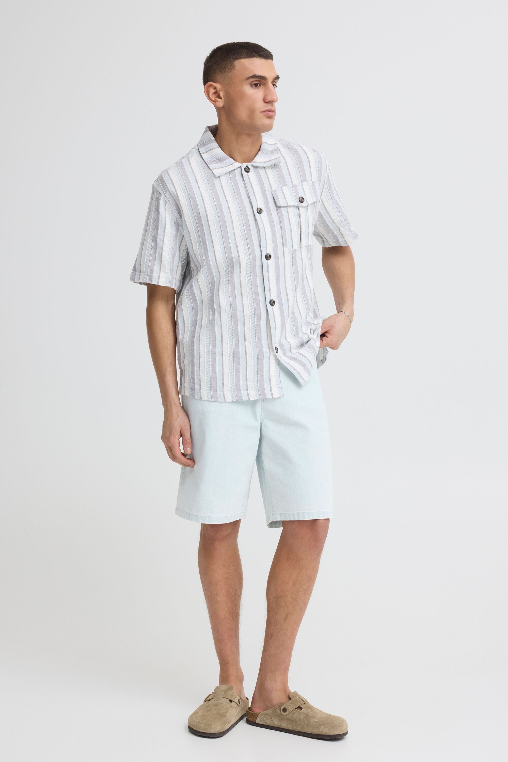 !Solid Jeansshorts SDTommy Knielange Jeansshorts mit Eingrifftaschen und Gesäßtaschen