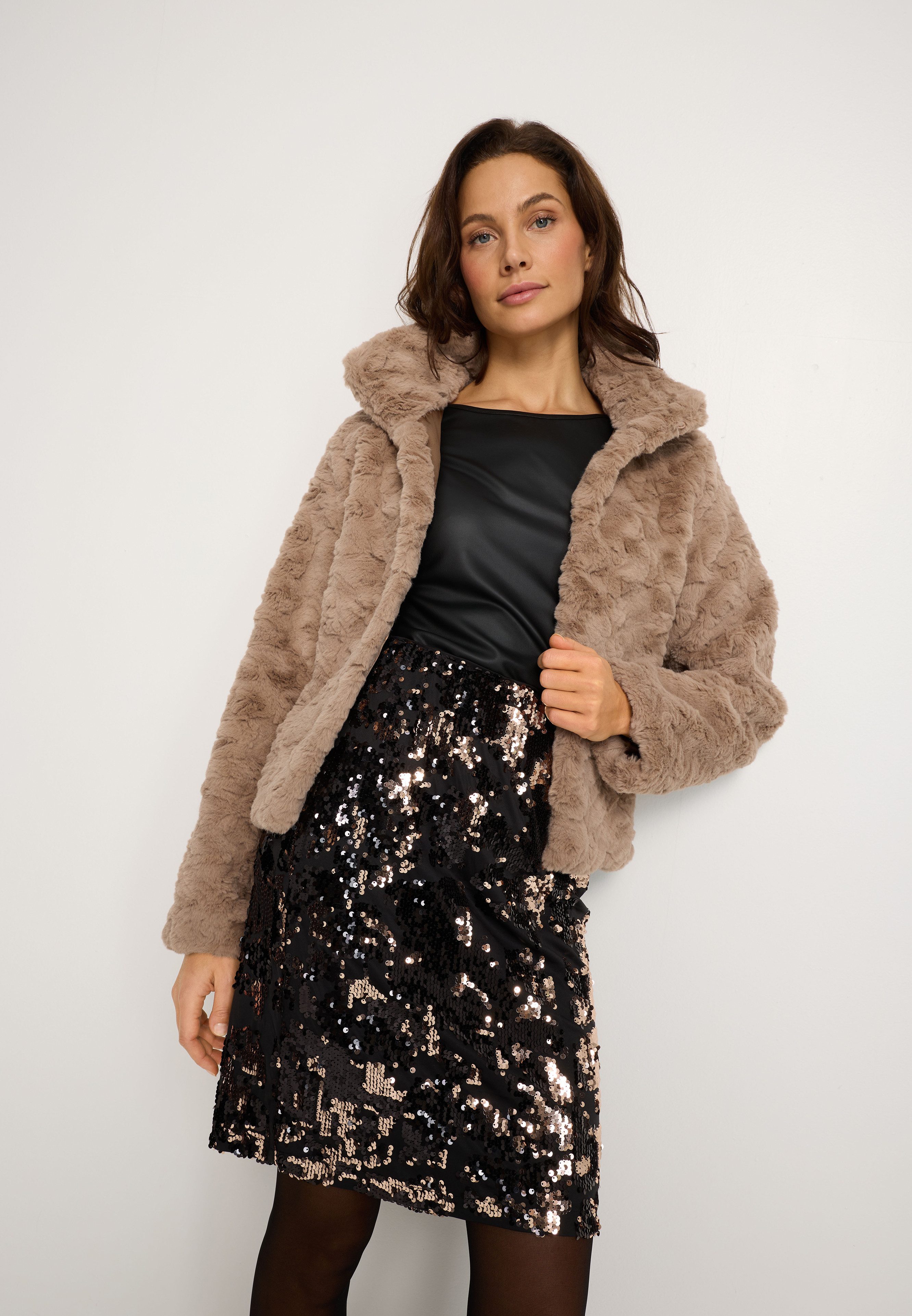LASCANA Fellimitatjacke kuschelige Kurzjacke aus Teddyplüsch, modisch