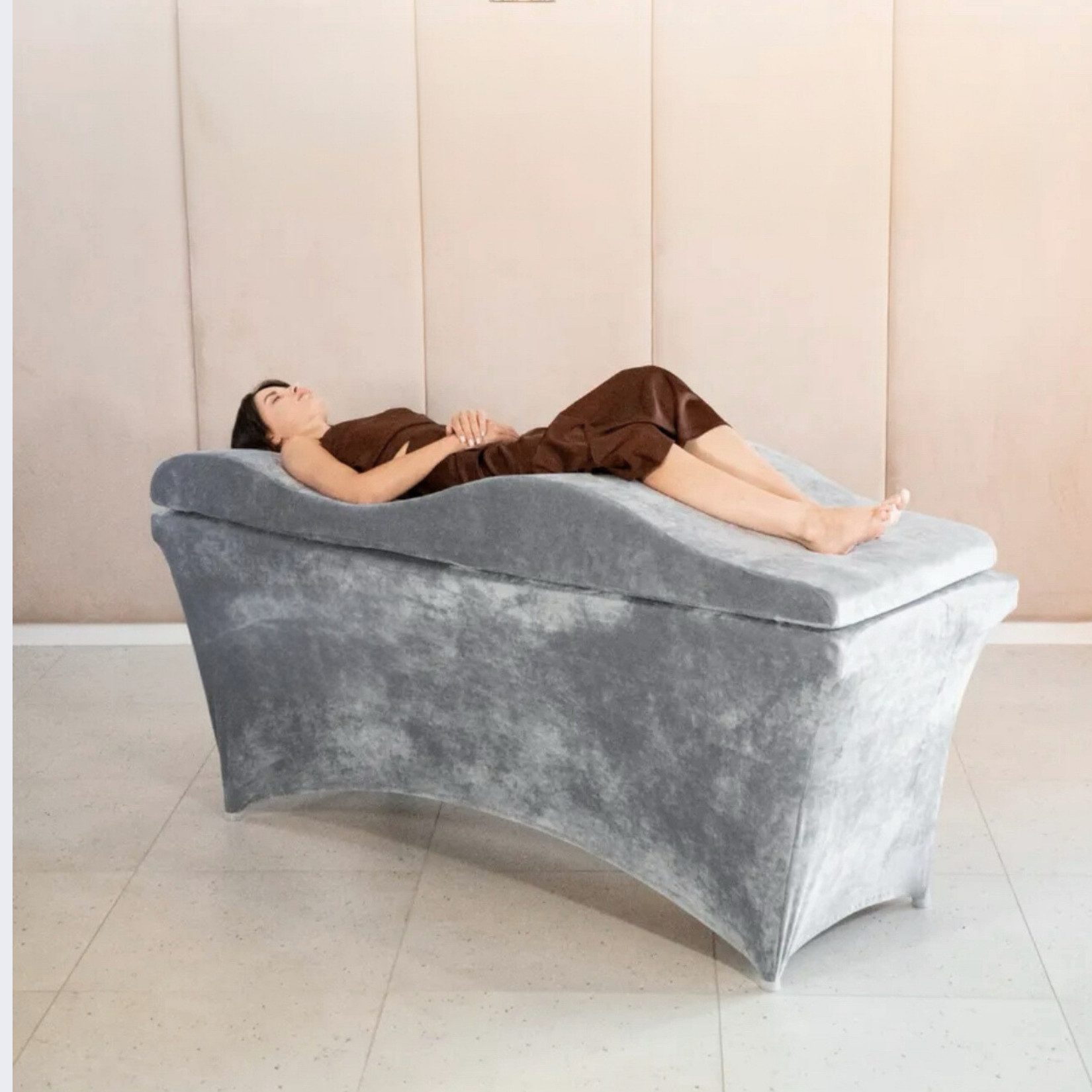 STM Company Massageliege Wellen-Matratze (Curved Lash Topper) mit Memory Schaum (180x60 cm / 190x70 cm, Mit Veloursbezug), ohne Kosmetikliege, ideal für Wimpernverlängerungen, PMU