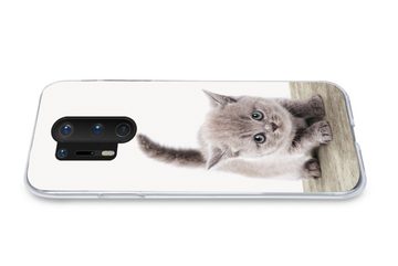 MuchoWow Handyhülle Kätzchen - Katze - Haustiere - Jungen - Kinder - Mädchen, Phone Case, Handyhülle OnePlus 8 Pro, Silikon, Schutzhülle