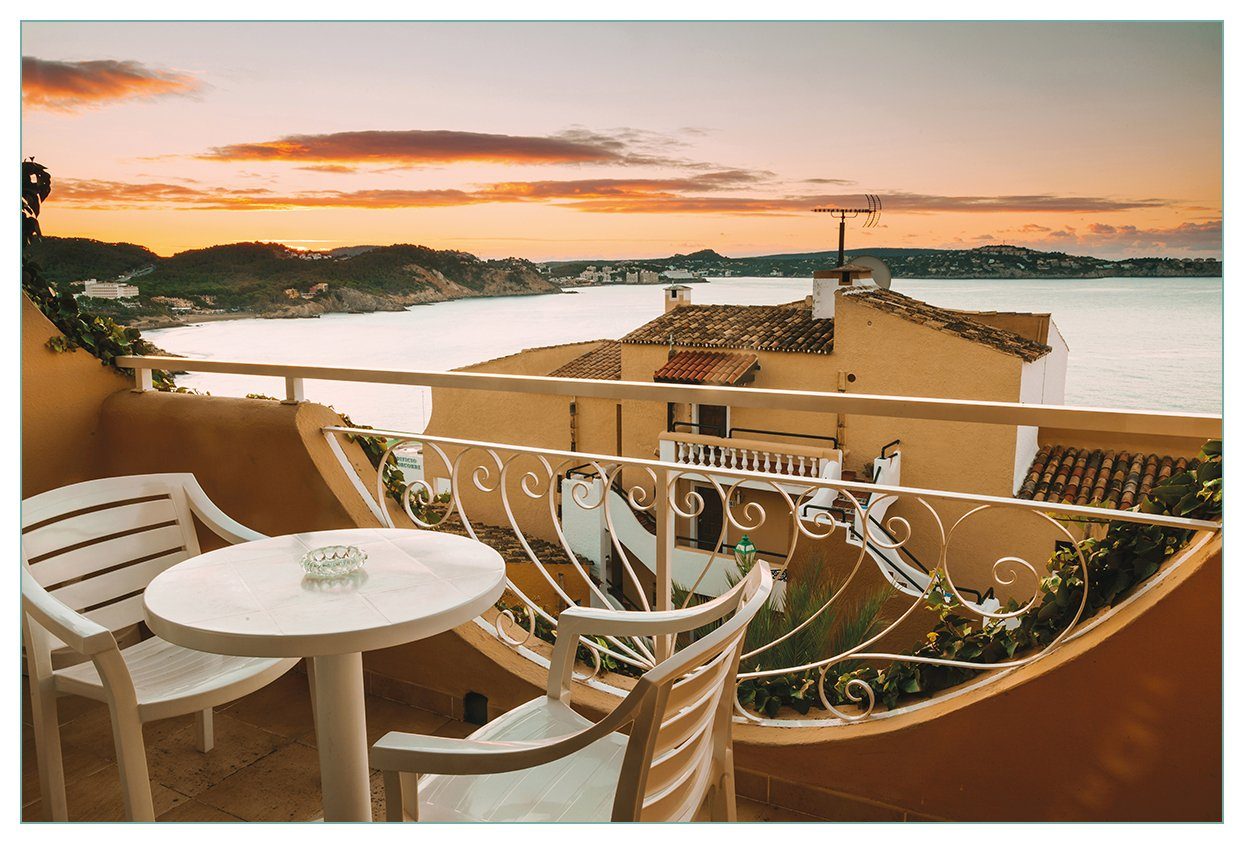 Wallario Küchenrückwand Sommer in Spanien - Ausblick von einer schönen Terrasse auf das Meer, (1-tlg)