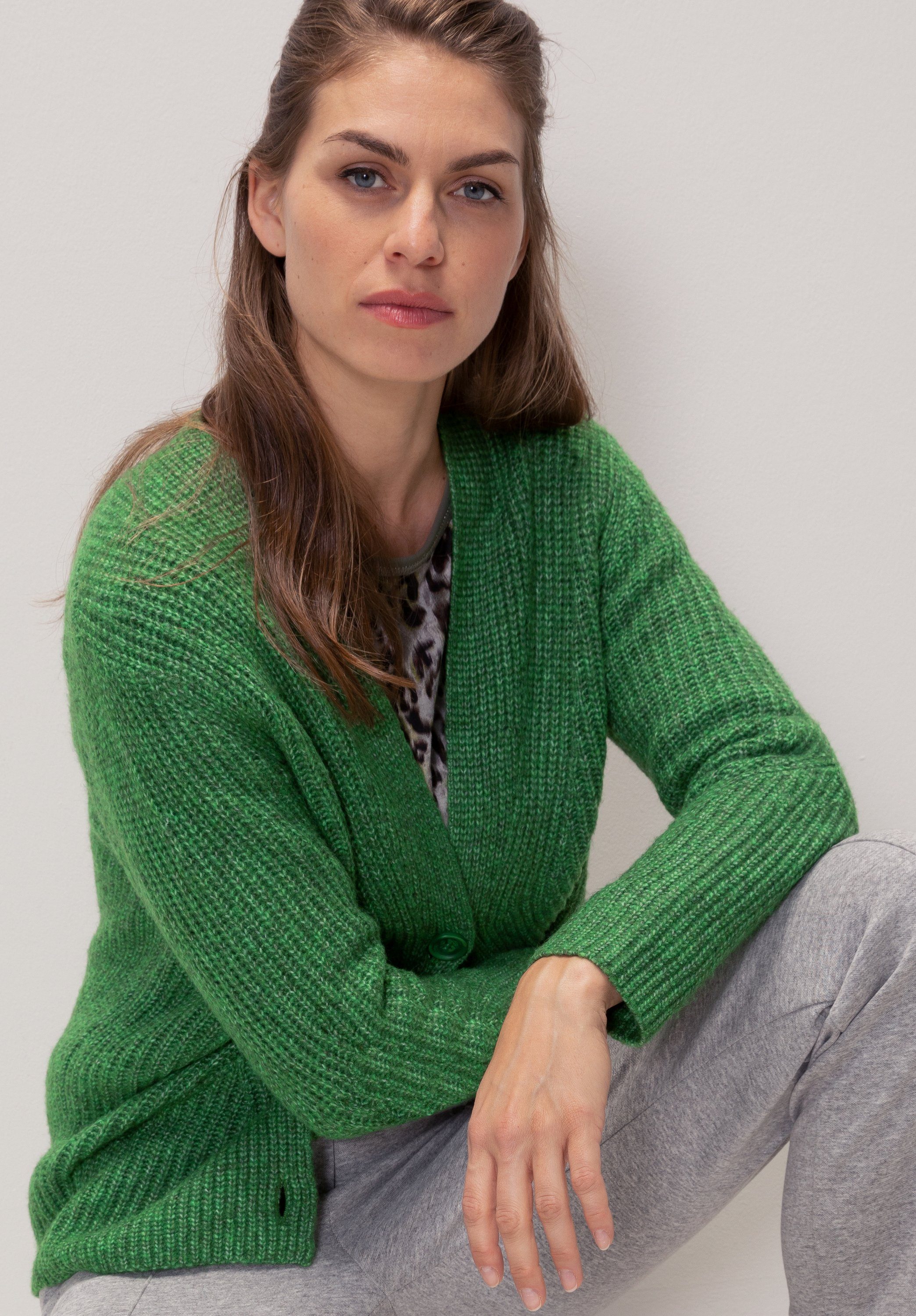 bianca Strickjacke Details HEIDE melange grober mit besonderen in Optik greenery