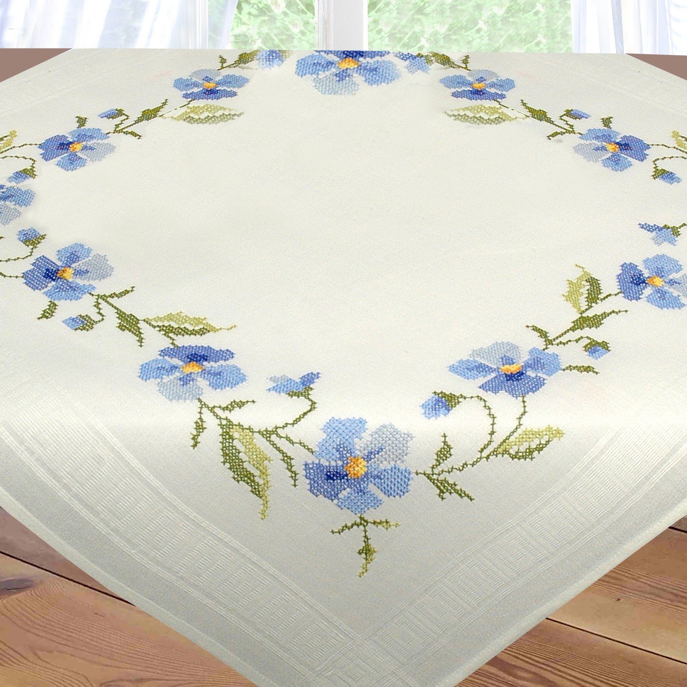 Delindo Lifestyle Kreativset Handarbeits-Stickpackung - Sticken im Kreuzstich - Blumen Motive, (Stickdecke vorgedruckt, Stickanleitung, Stickgarn), Sticktechnik: Kreuzstich