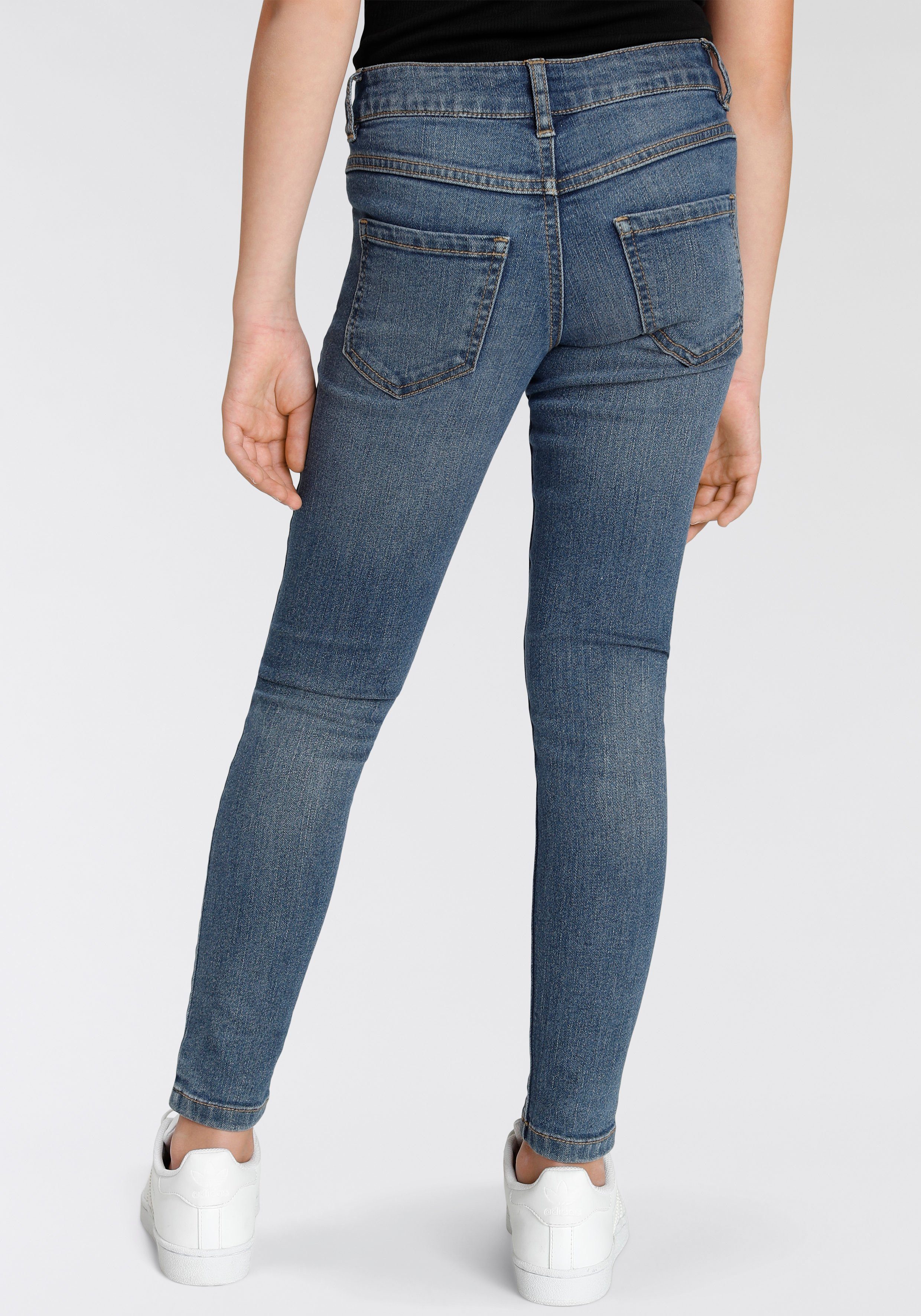 Skinny in Bench. Super Stretch-Jeans Abriebeffekten mit dezenten