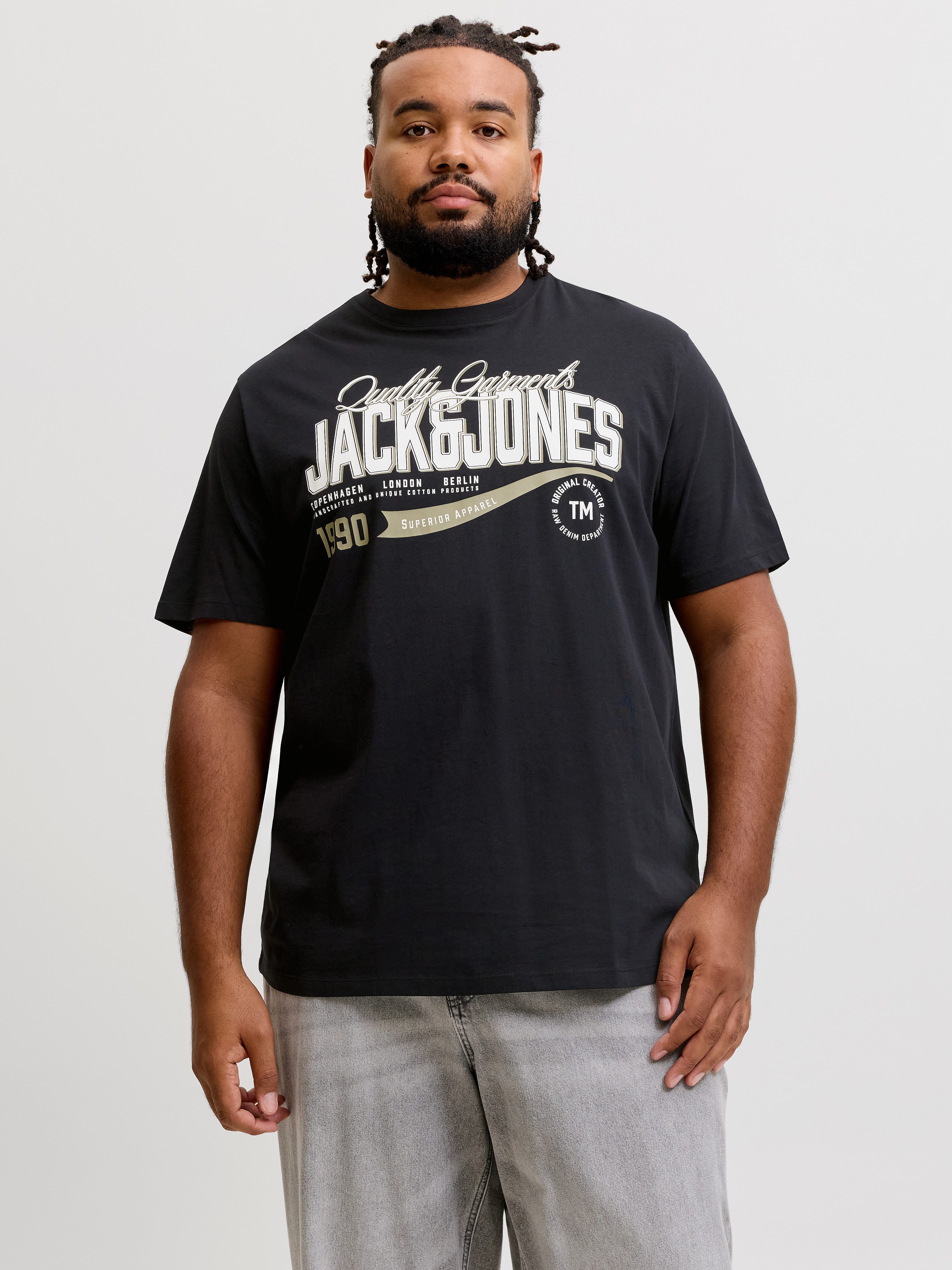 Jack & Jones PlusSize T-Shirt JJELOGO TEE SS O-NECK 2 COL AW26 SN PLS aus reiner Baumwolle, mit geradem Abschluss am Rumpf, in Plus Size