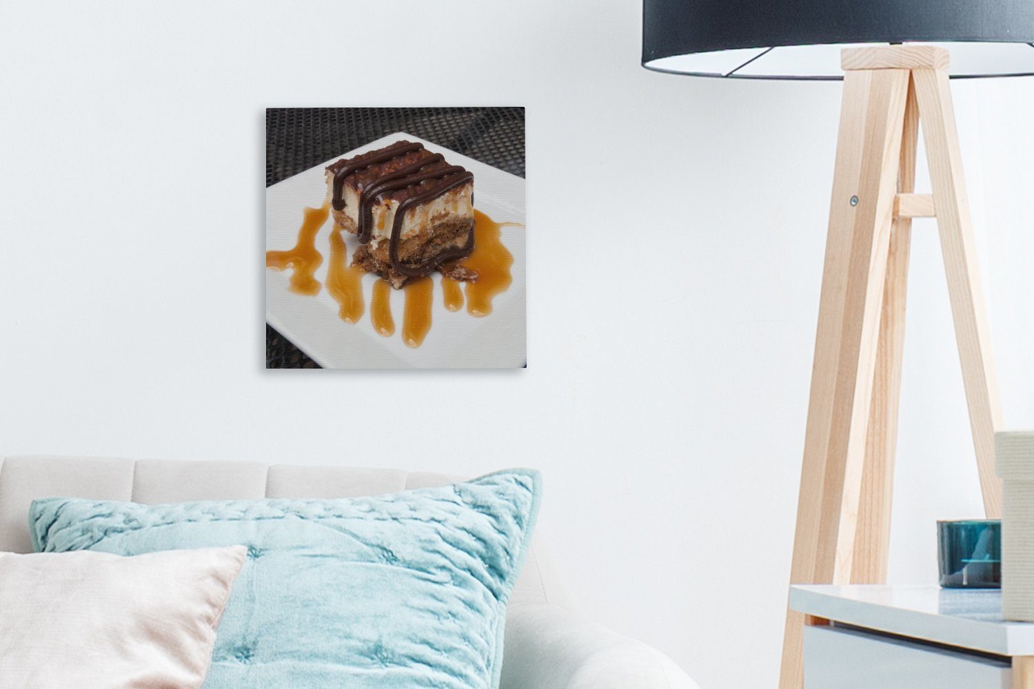 Wohnzimmer einem, St), serviert Tiramisu-Desserts, (1 Schlafzimmer eines OneMillionCanvasses® für Leinwand auf Seitenansicht Leinwandbild Bilder