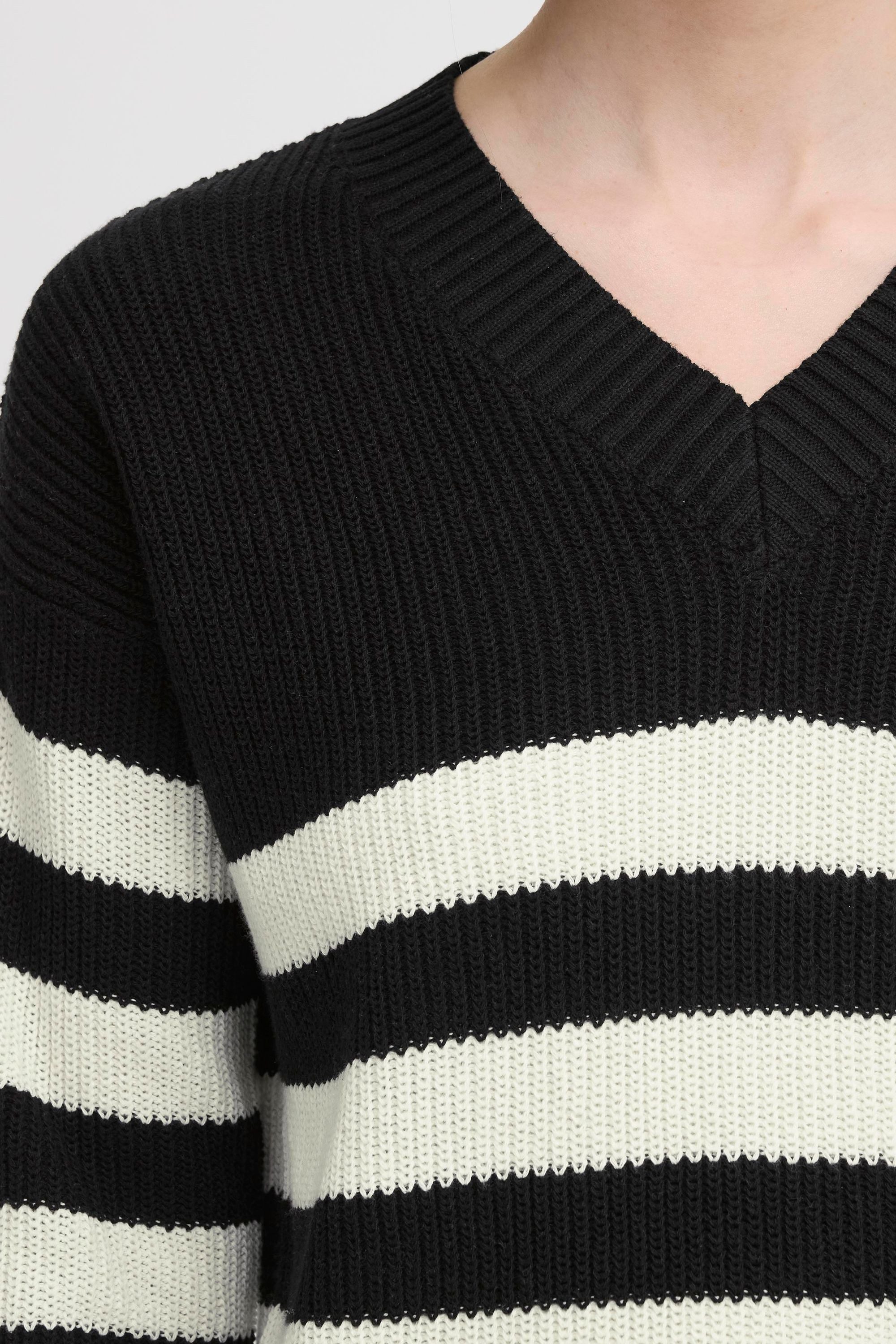 OXMO V-Ausschnitt-Pullover OXKalane Modischer Pullover mit Streifen