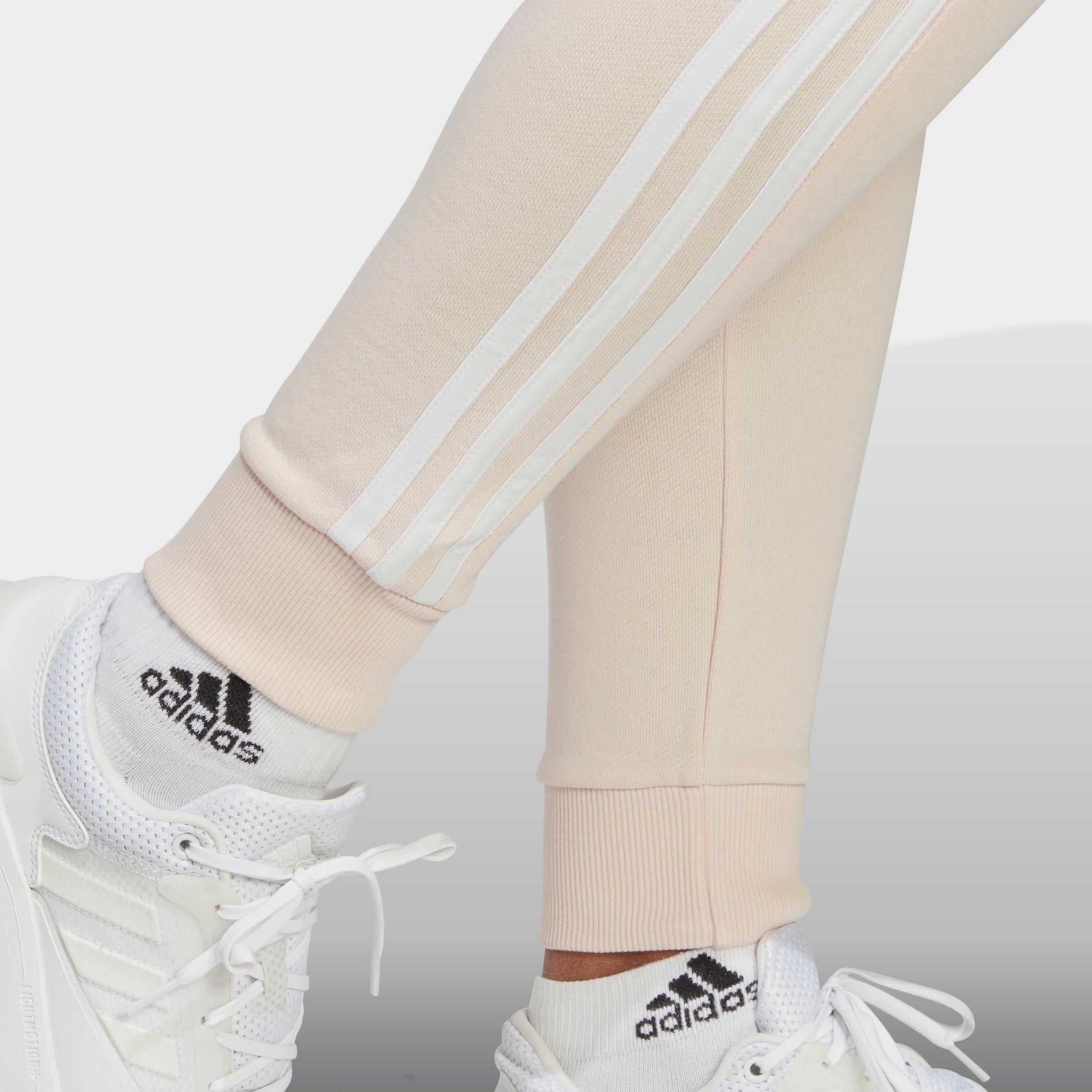 adidas Sportswear Jogginghose / HOSE CUFFED 3STREIFEN TERRY White FRENCH Wonder ESSENTIALS Quartz (1-tlg)