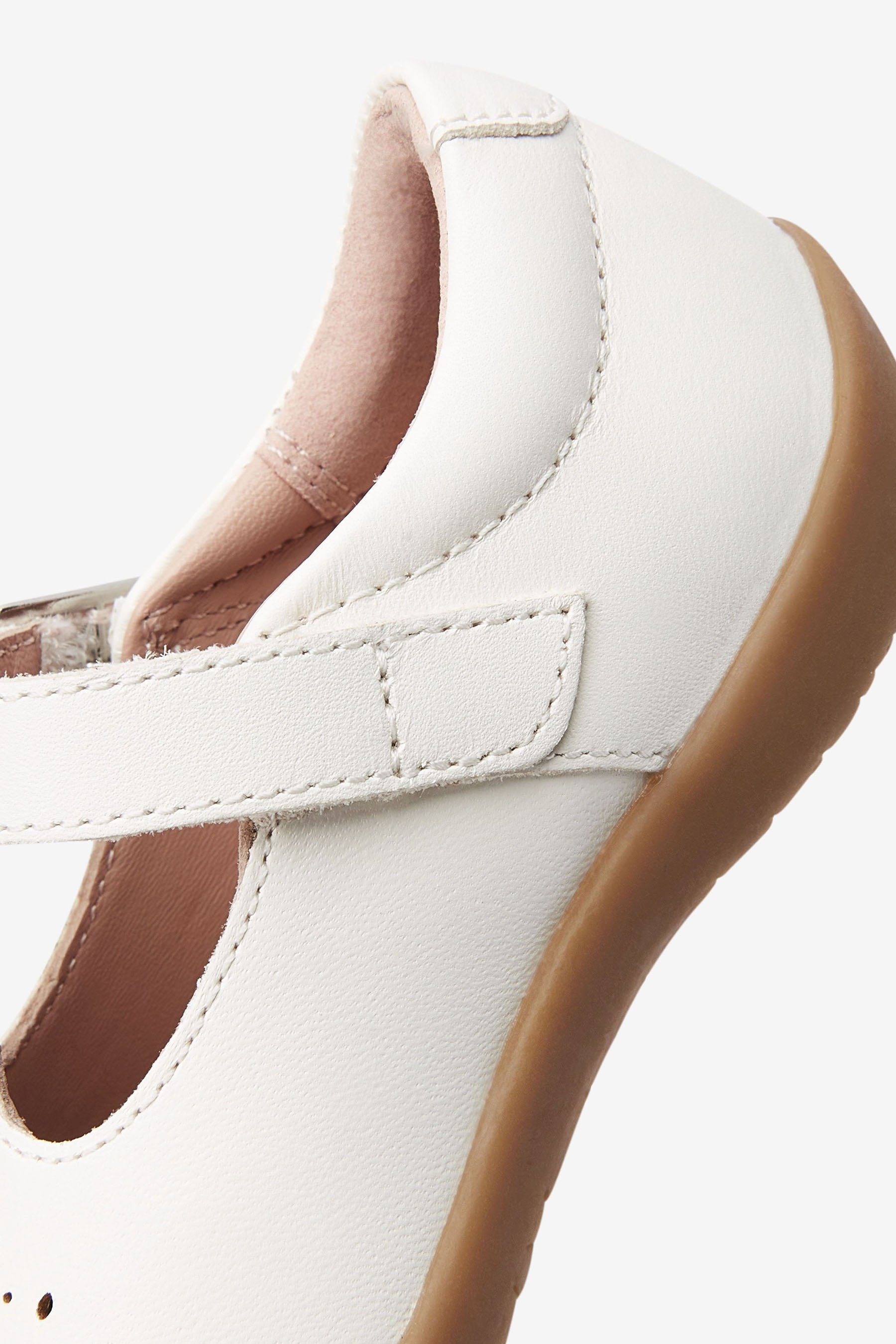 Schuh T-Steg Laufanfänger Next Lauflernschuh (1-tlg) für mit Leather White