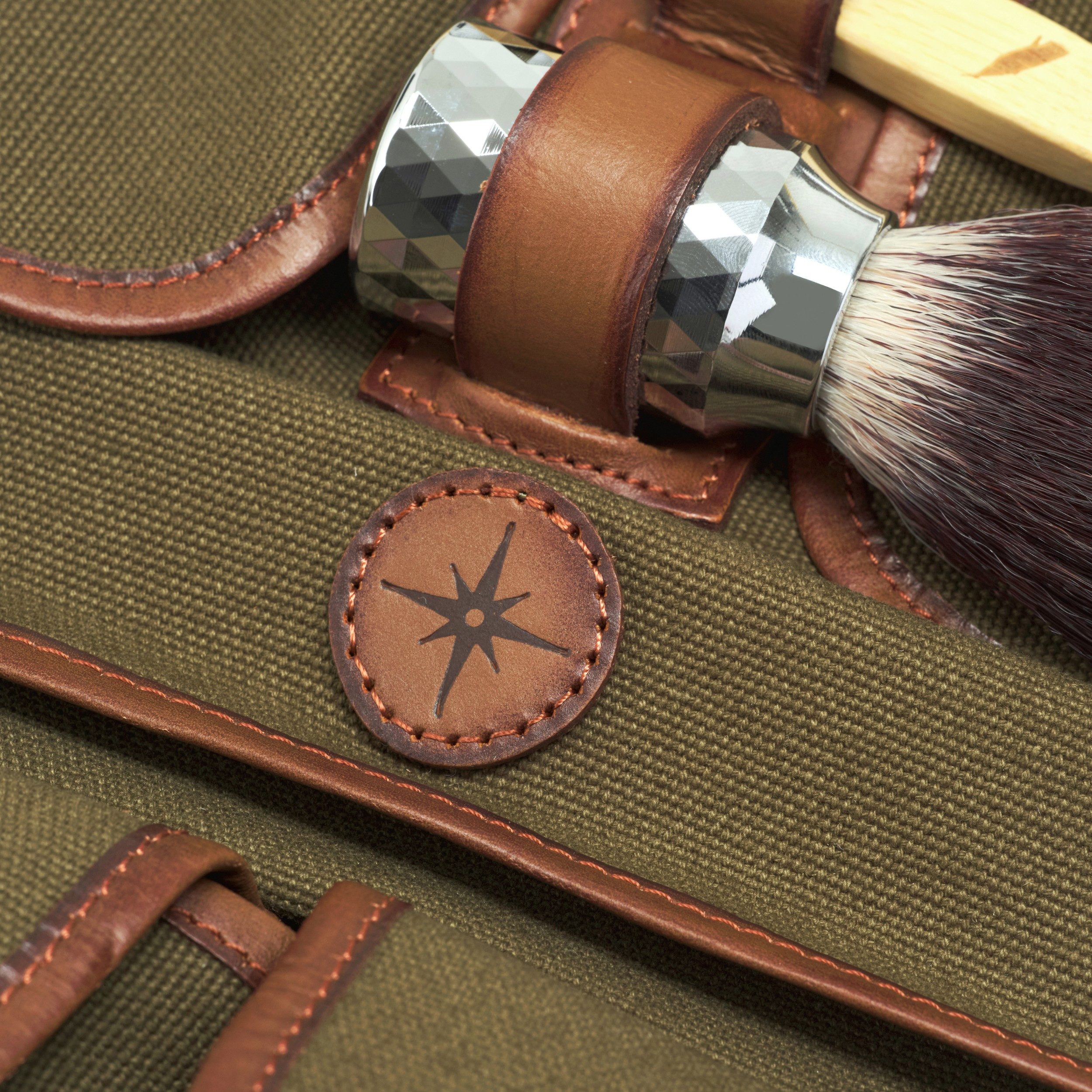 DRAKENSBERG Kulturbeutel zum Aufhängen »Sid« Oliv-Grün, Damen, Herren, rollbare Kulturtasche im Safari-Design, wasserabweisend