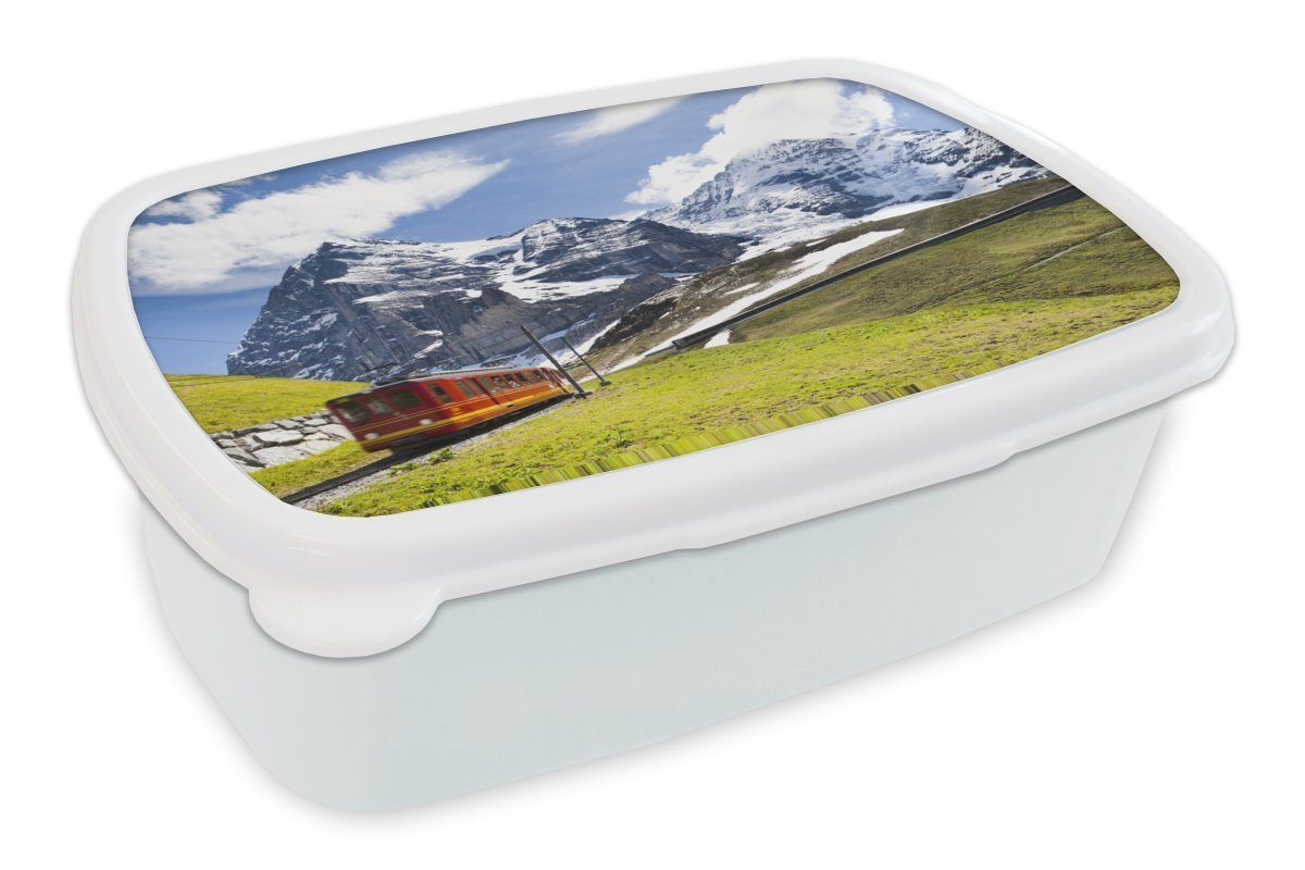 MuchoWow Lunchbox Ein roter Zug mit Bergen im Hintergrund, Kunststoff, (2-tlg), Brotbox für Kinder und Erwachsene, Brotdose, für Jungs und Mädchen weiß