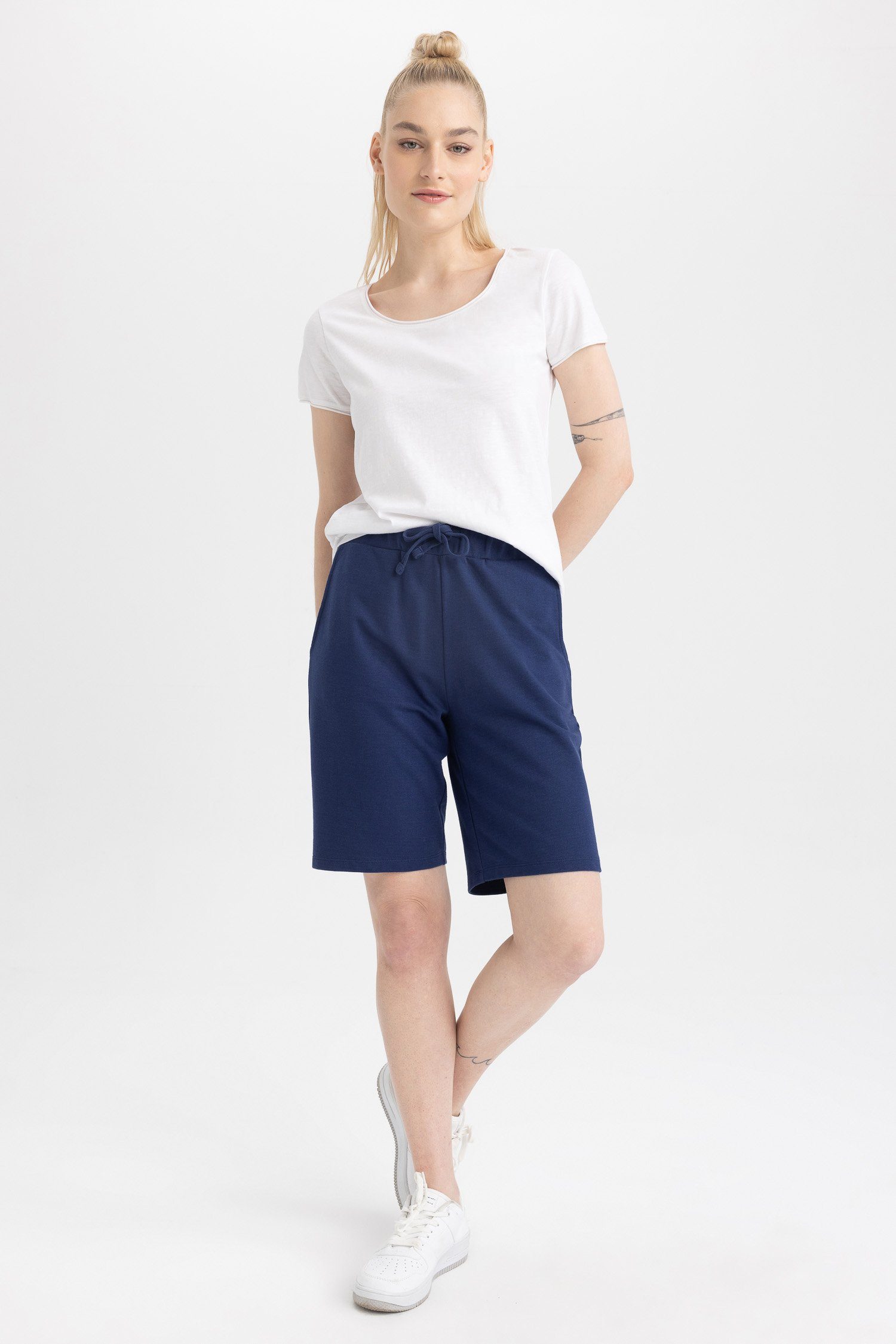 Shorts Shorts Damen REGULAR FIT DeFacto Marineblau