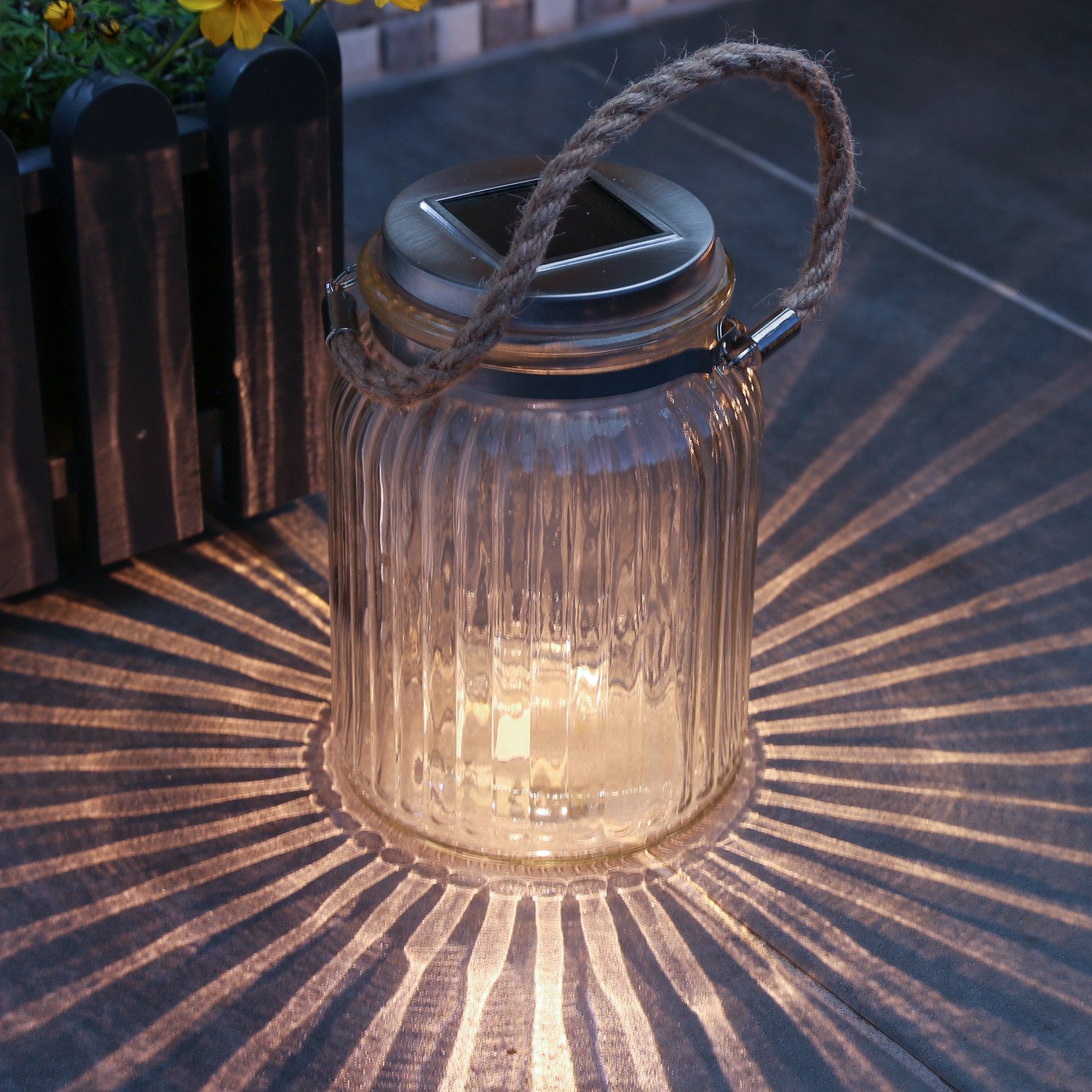 MARELIDA LED Windlicht LED Solar Glas Windlicht mit Juteseil geriffelt Lichtsensor H: 15cm, LED Classic