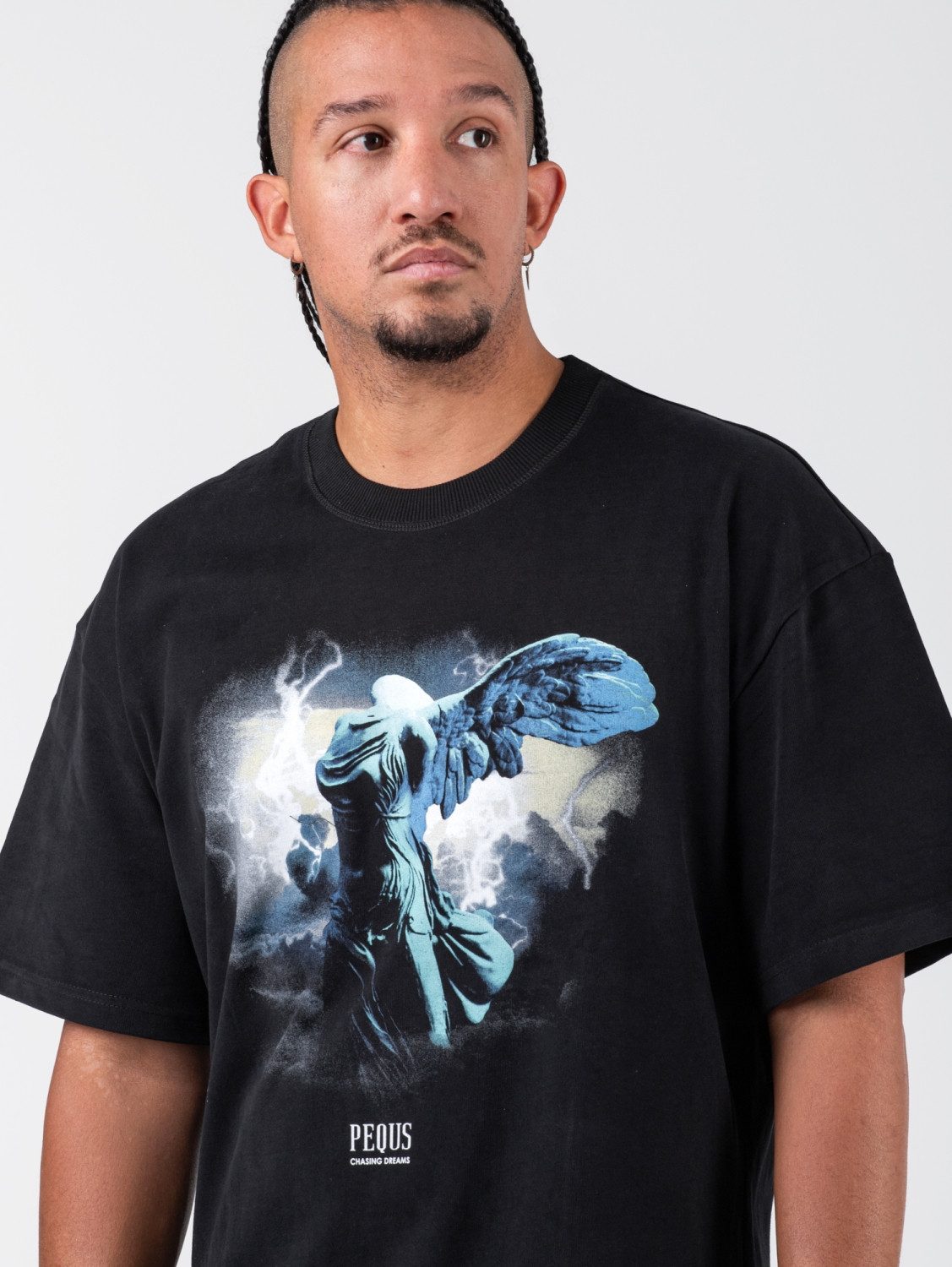 PEQUS T-Shirt Pequs Chasing Dreams Graphic Tee