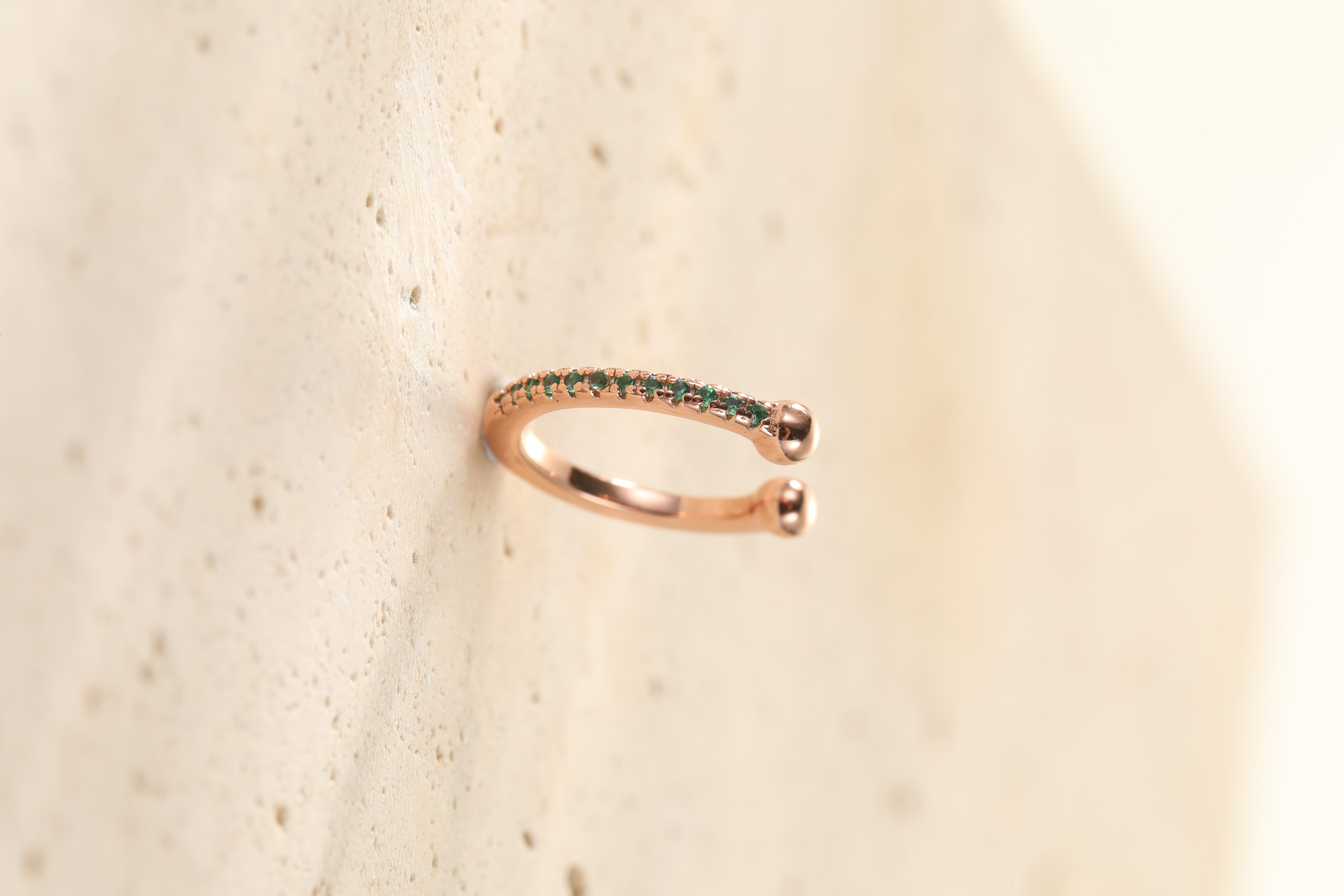 Hey Happiness Ohrklemme Basic Single Ear Cuff Zirkonia, Fake Ohrring Silber, Vergoldeter 925 Silber Damen Ohrring ohne Loch, klare/grüne Kristalle