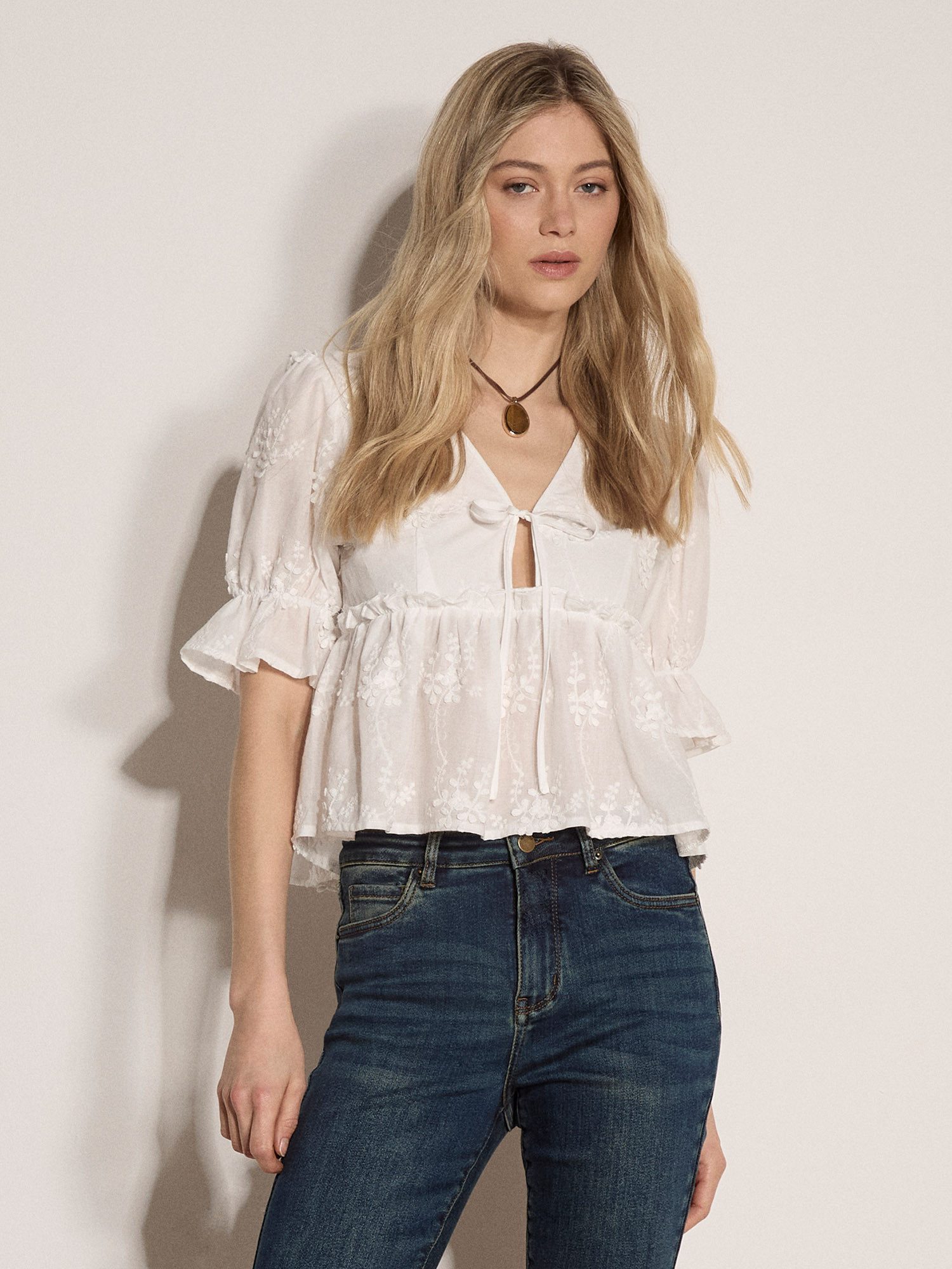 Apricot Blusentop Kurz geschnittene Baumwollbluse mit Blumenstickerei