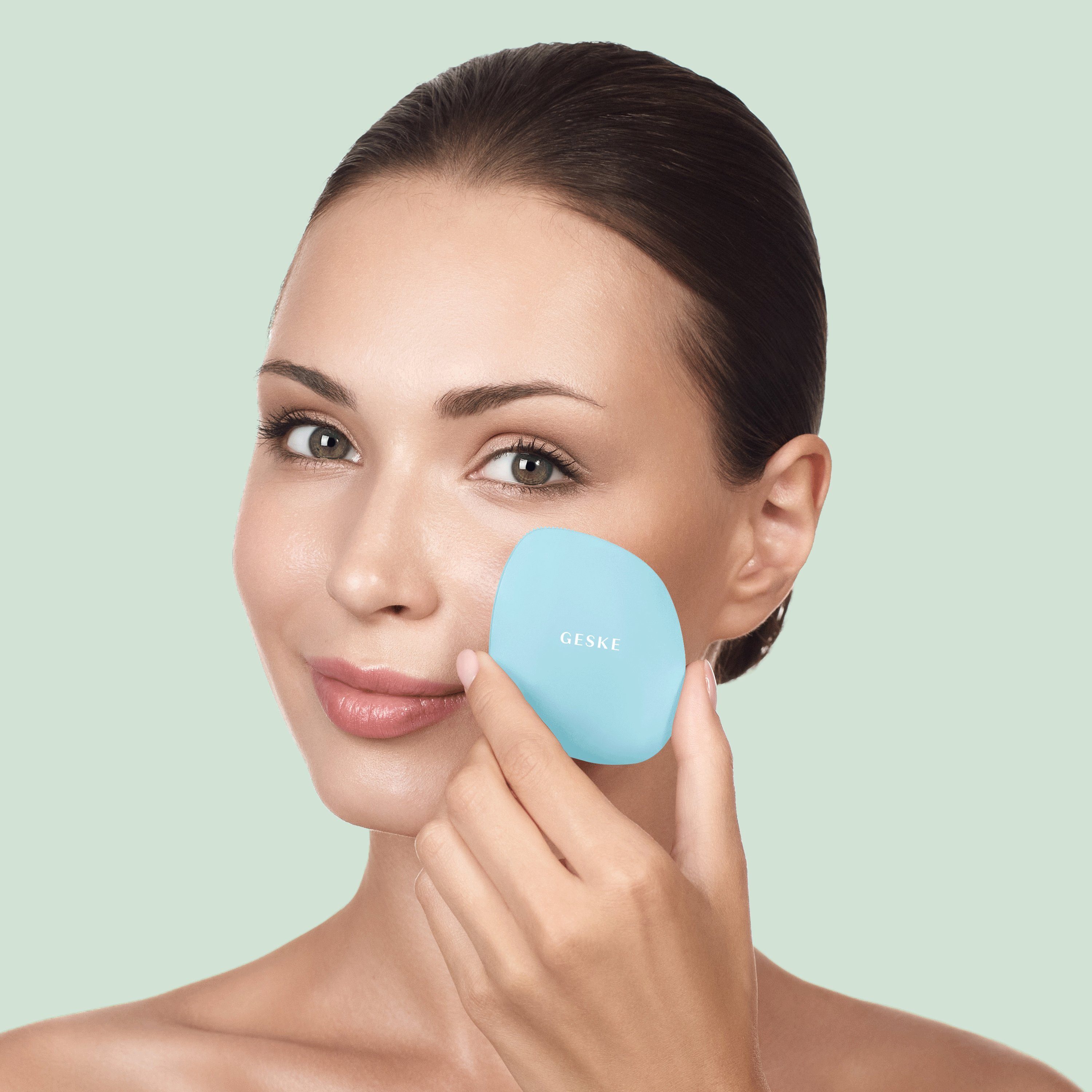 GESKE German Beauty Tech Elektrische APP (SmartAppGuided 4 Turquoise kostenloser App Mit Facial in der erhältst inkl. 1-tlg., Gesichtsreinigungsbürste Hautpflegeroutine. GESKE Device), deine Brush SmartAppGuided™ personalisierte Du 1, Packung