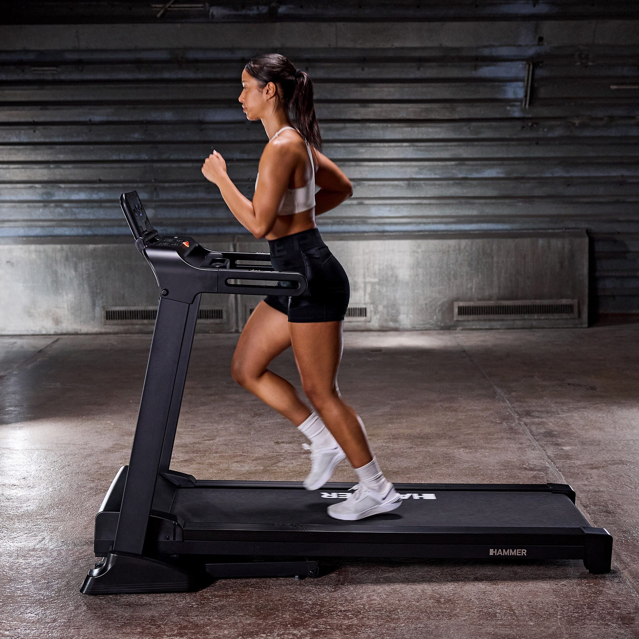 Hammer Laufband FlyRun 4.0, 31 Programme, Zwift & Kinomap, 5,5 PS, 24 km/h
