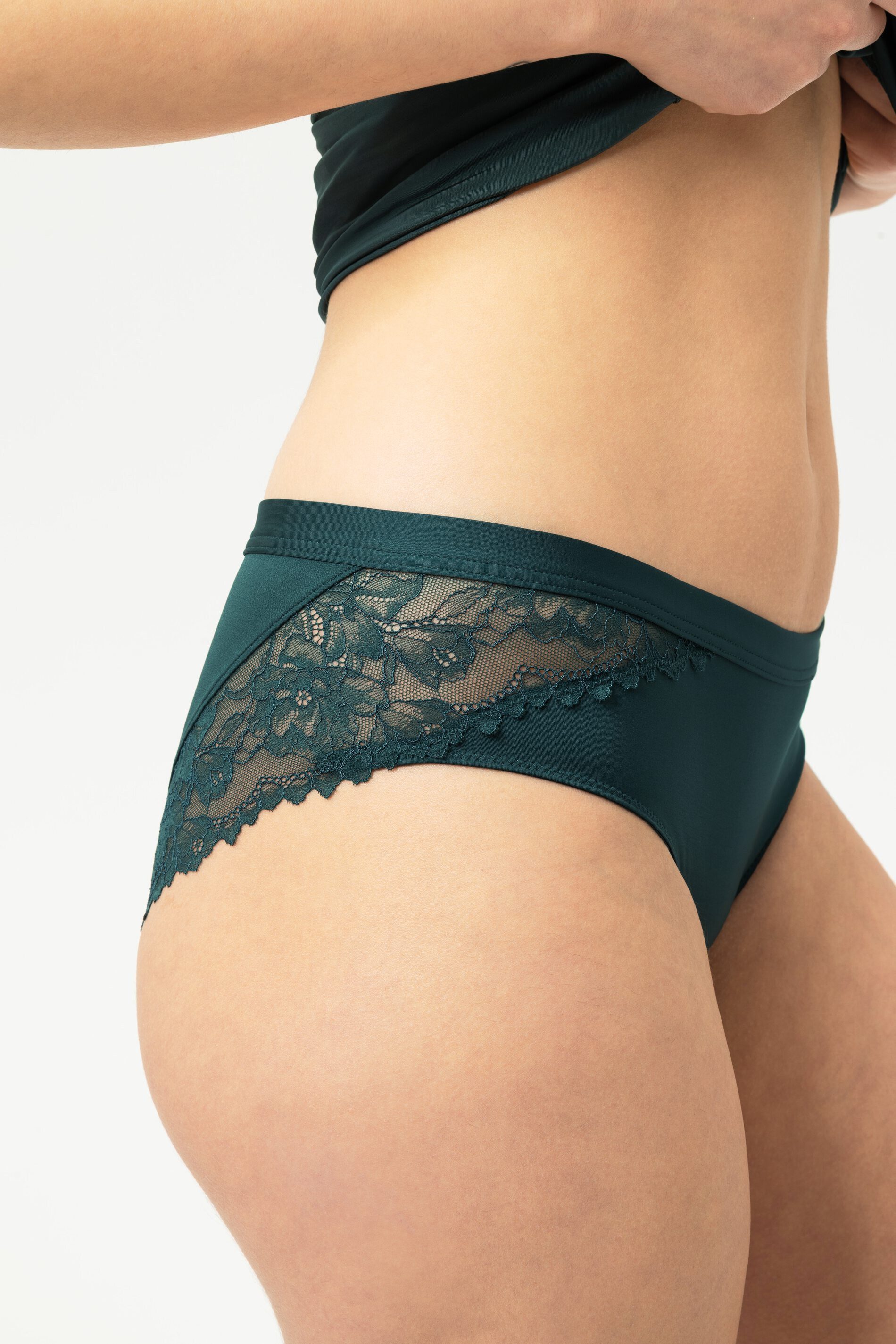 Mey Hipster Mey Hipster Serie Poetry Style Uni Hipster (1-St., 1) Dessous-Slip, Rückteil aus Spitze, mit Baumwoll-Zwickel