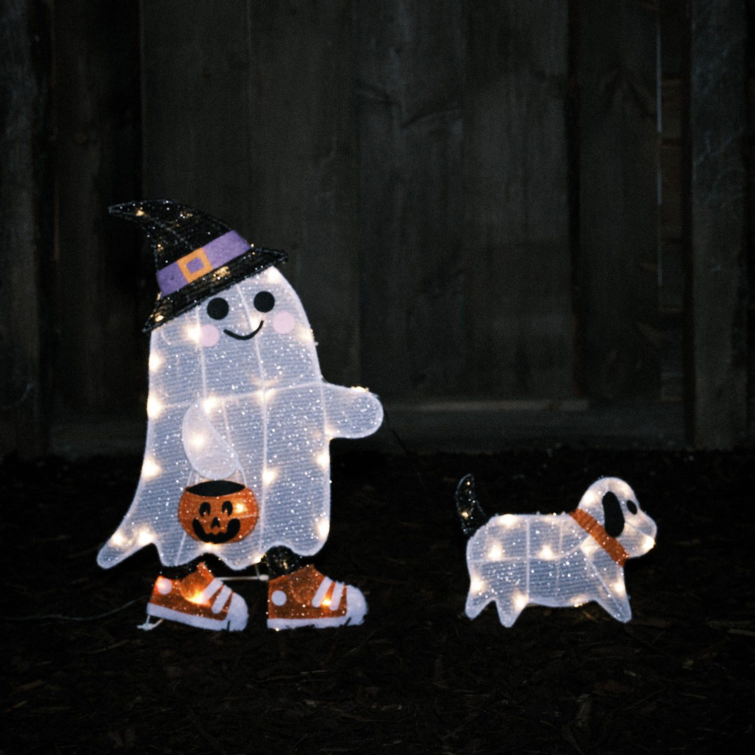 Lights4fun LED Dekofigur 2D LED Figur Gustav gassigehender Geist mit Hund – Bild 3 von 4