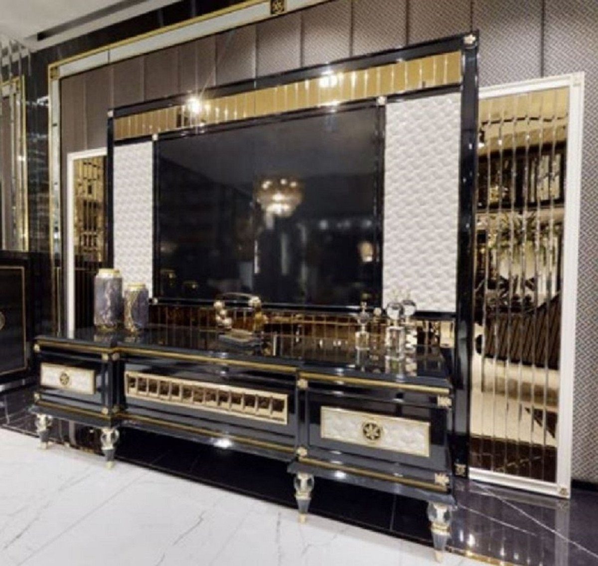 Casa Padrino TV-Schrank Casa Padrino Luxus Art Deco TV Schrank Set Schwarz / Weiß / Gold - Prunkvolles Wohnzimmer Sideboard mit TV Rückwand - Art Deco Wohnzimmer Möbel - Luxus Kollektion