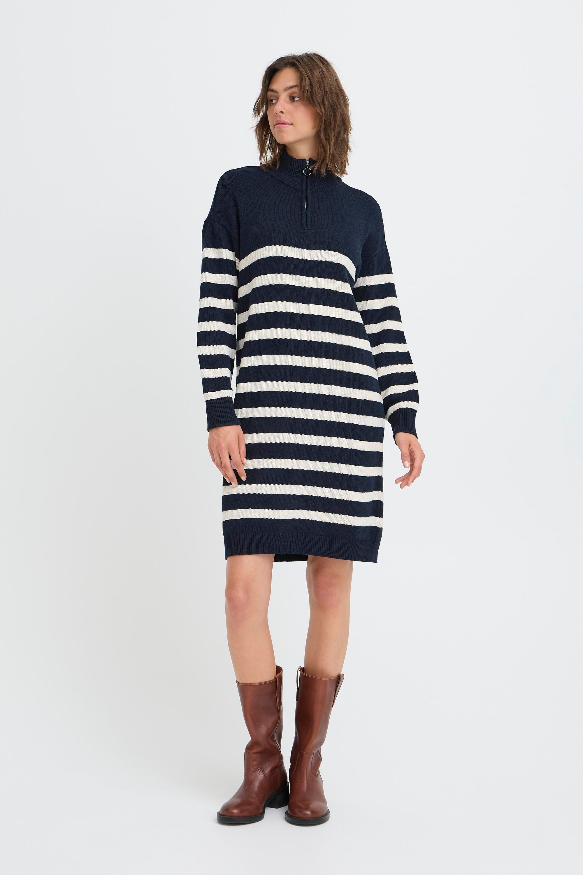 OXMO Strickkleid OXFsanva Modisches Troyer-Strickleid